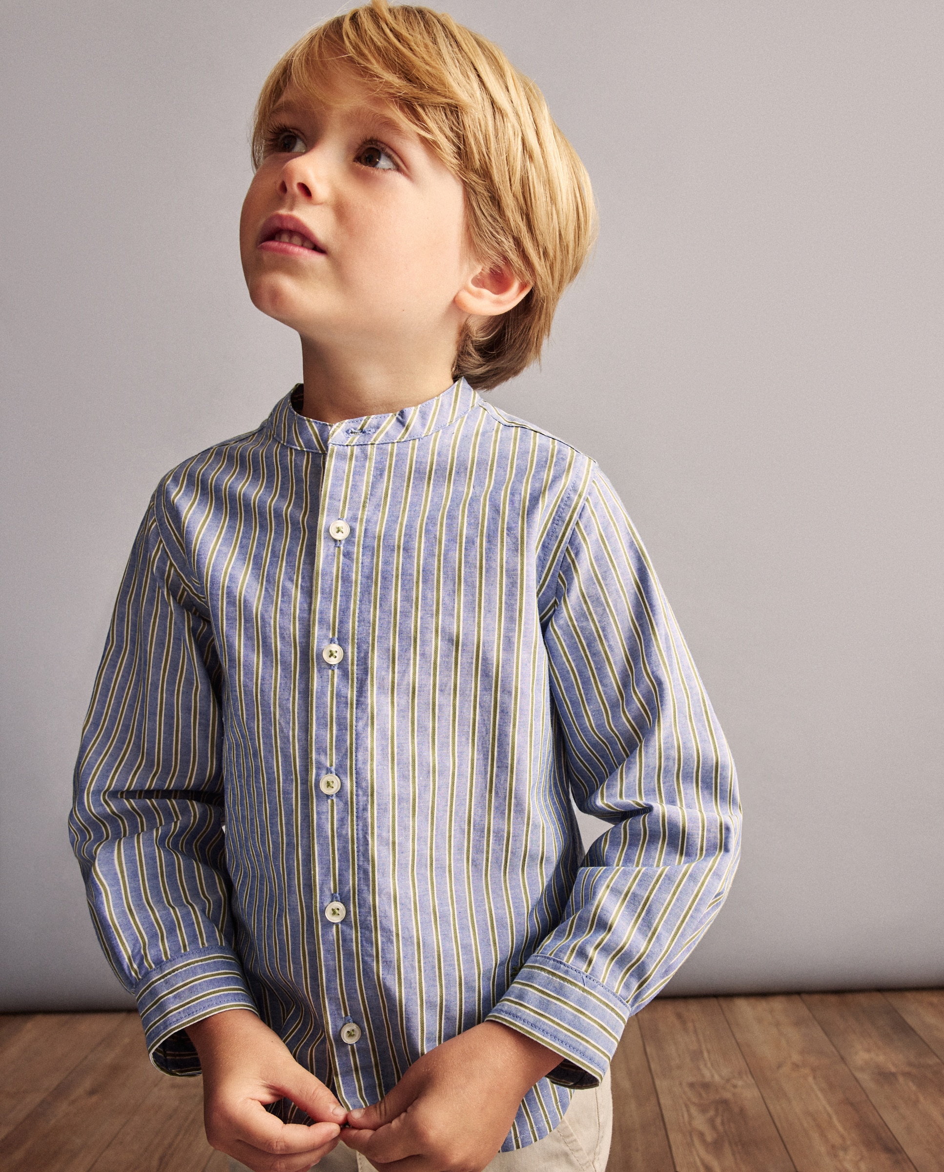 Camisa às Riscas com Manga Comprida e Gola à Padre Azul-3