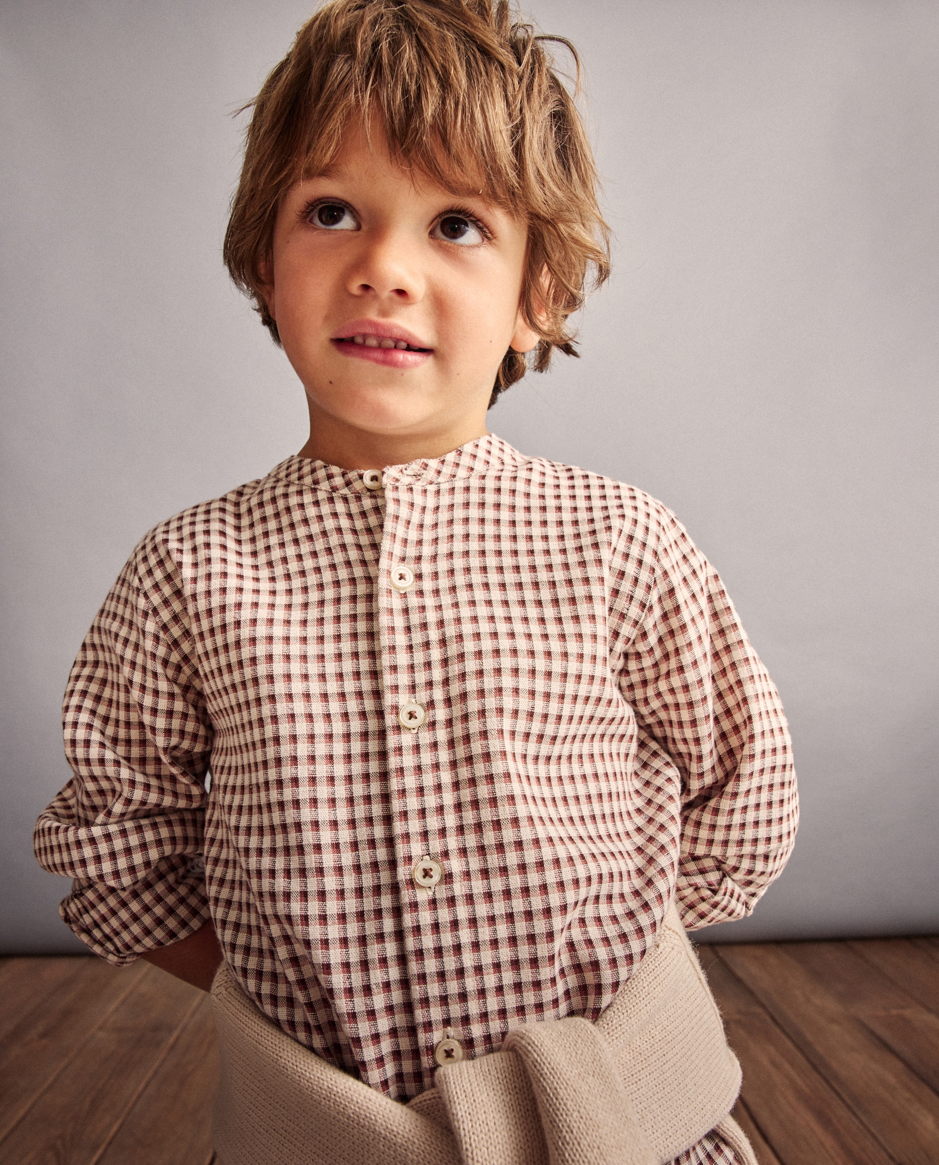 Camisa aos Quadrados Rústicos com Manga Comprida e Gola à Padre Castanho-2