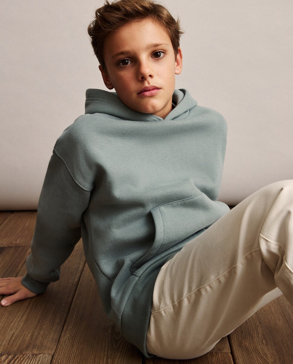 Sudadera con capucha oversize y bolsillo canguro de niño · Coconut