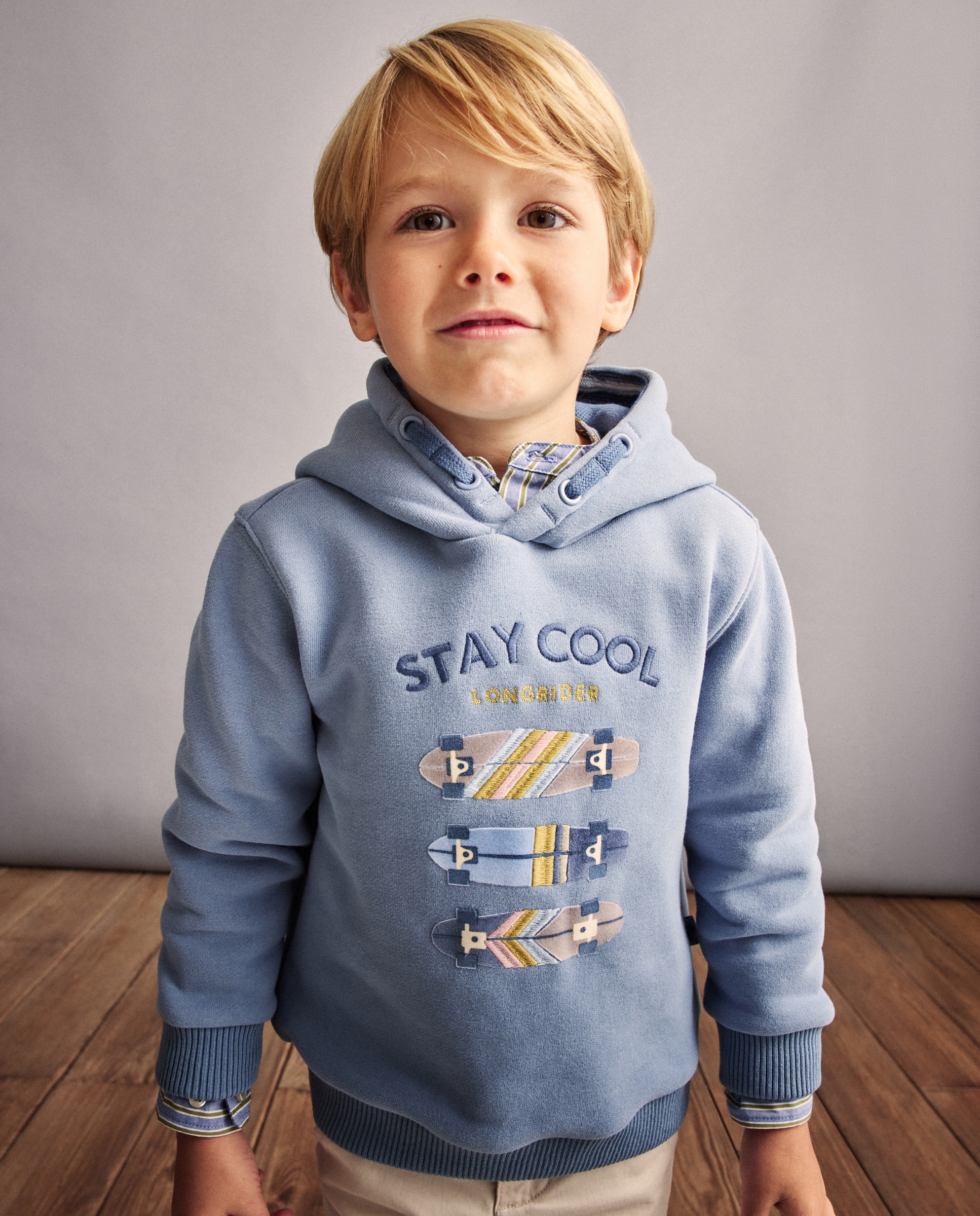 Imagem 0 de Sweatshirt de Capuz com EStampado de Fantasia Flock e Bordado