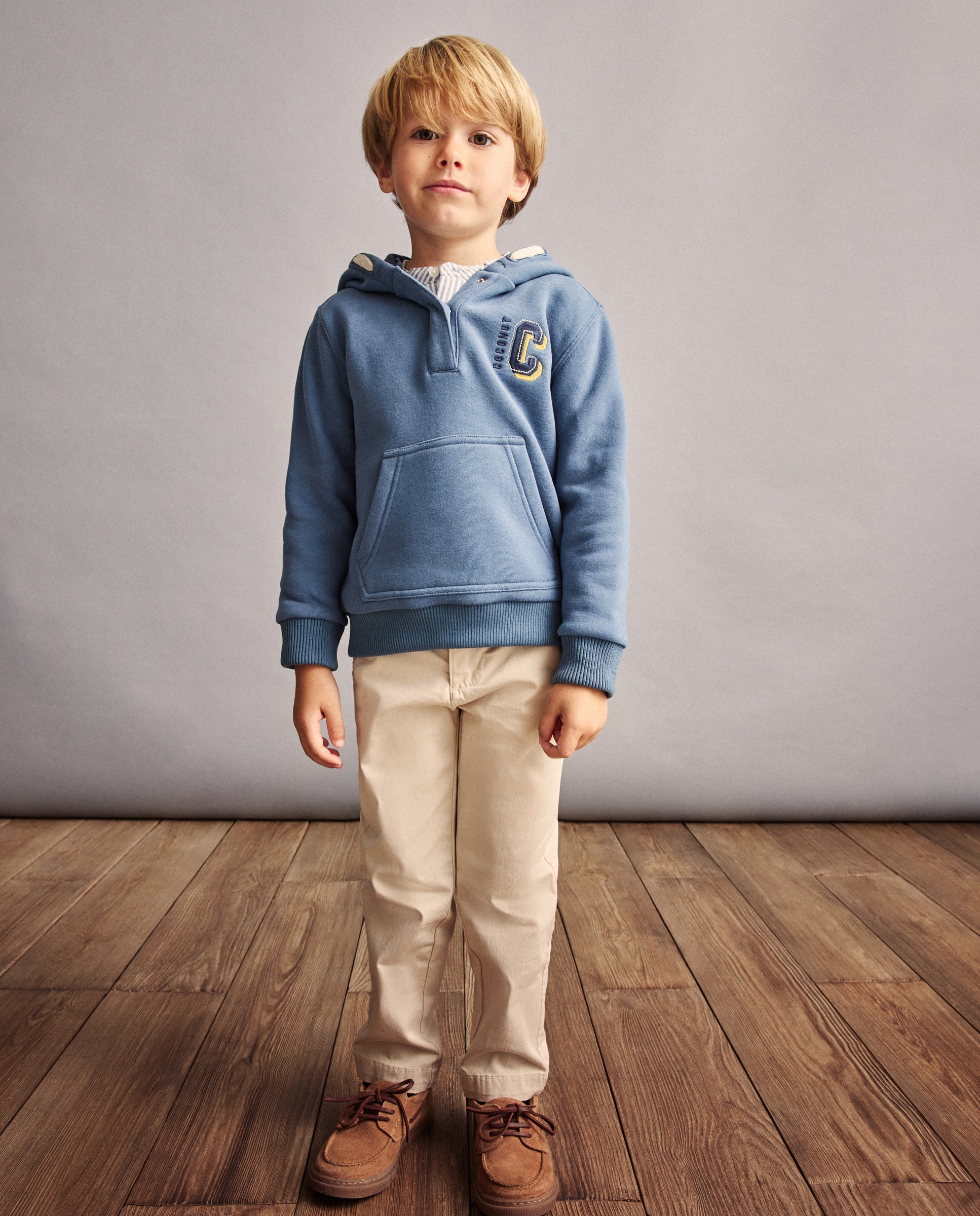 Sweatshirt de Capuz com Carcela, Estampado Posicional de Fantasia e Bolso Canguru Azul-escuro-2