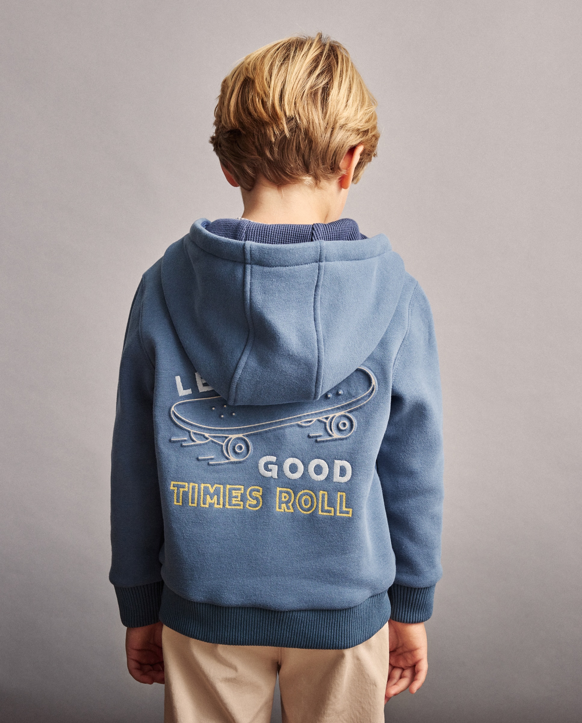 Sweatshirt de Capuz com Carcela, Estampado Posicional de Fantasia e Bolso Canguru Azul-escuro-3