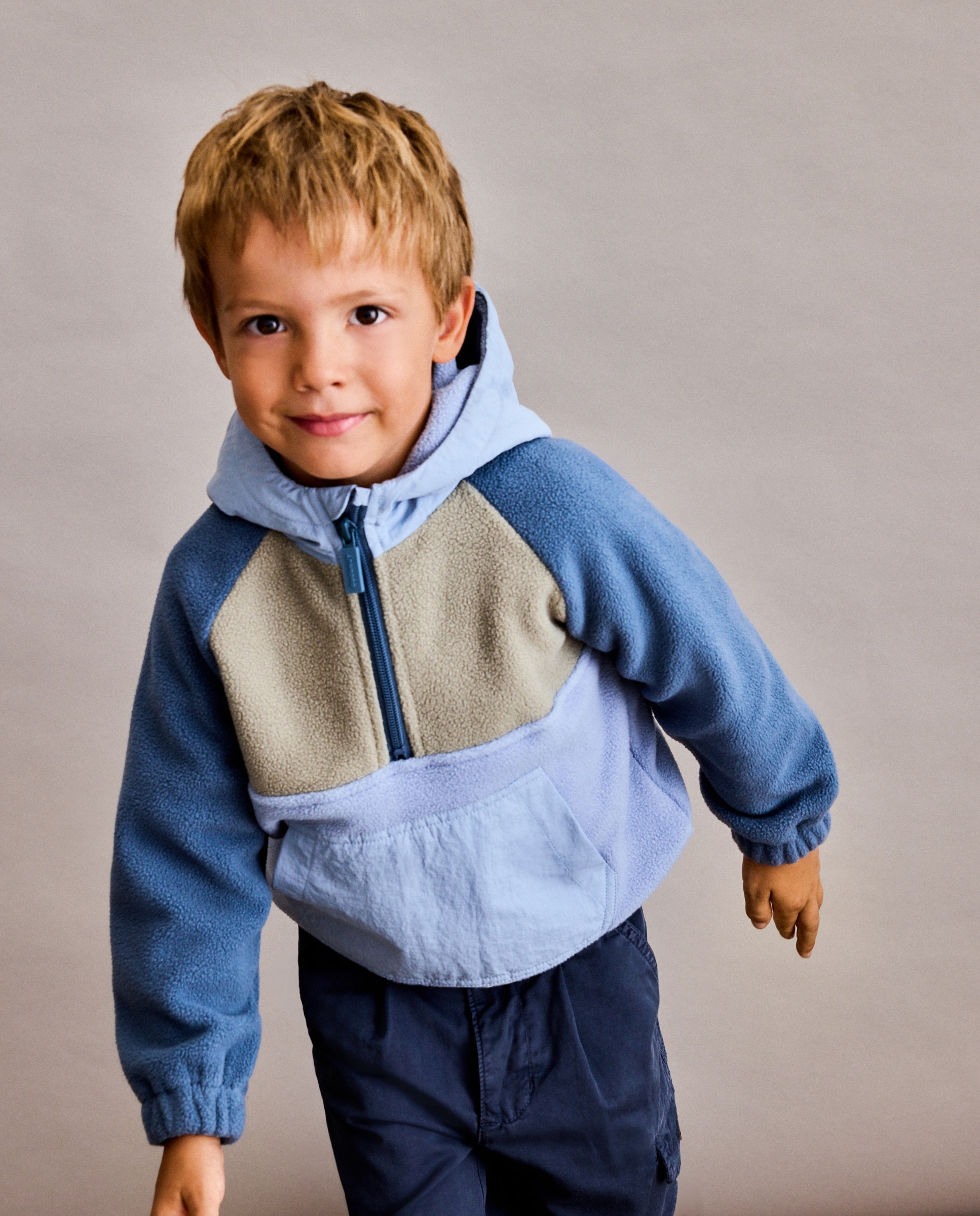 Sweatshirt Combinada com Bolso Canguru Azul-escuro-2