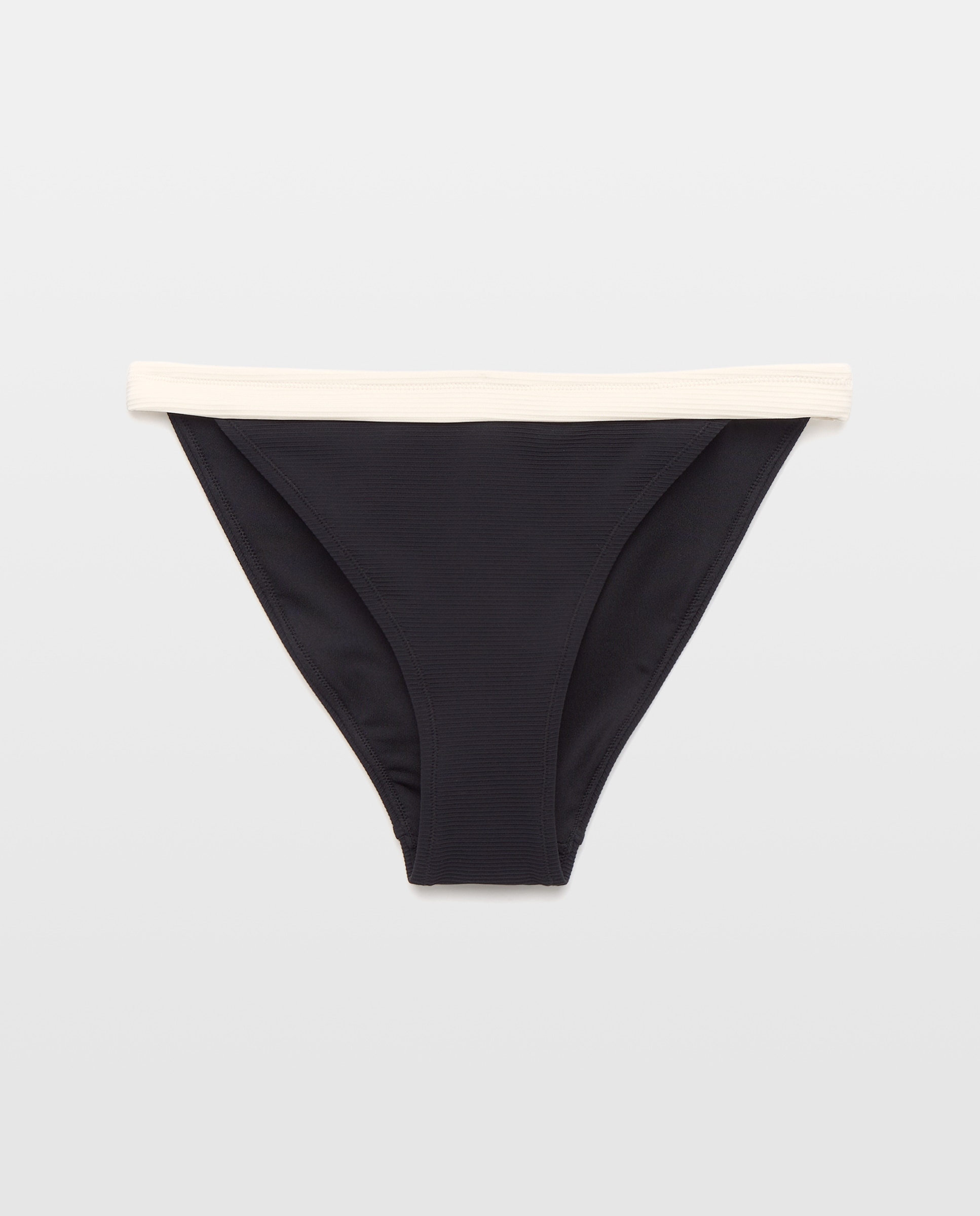 Cueca de Biquíni com Detalhe em Contraste Preto-4