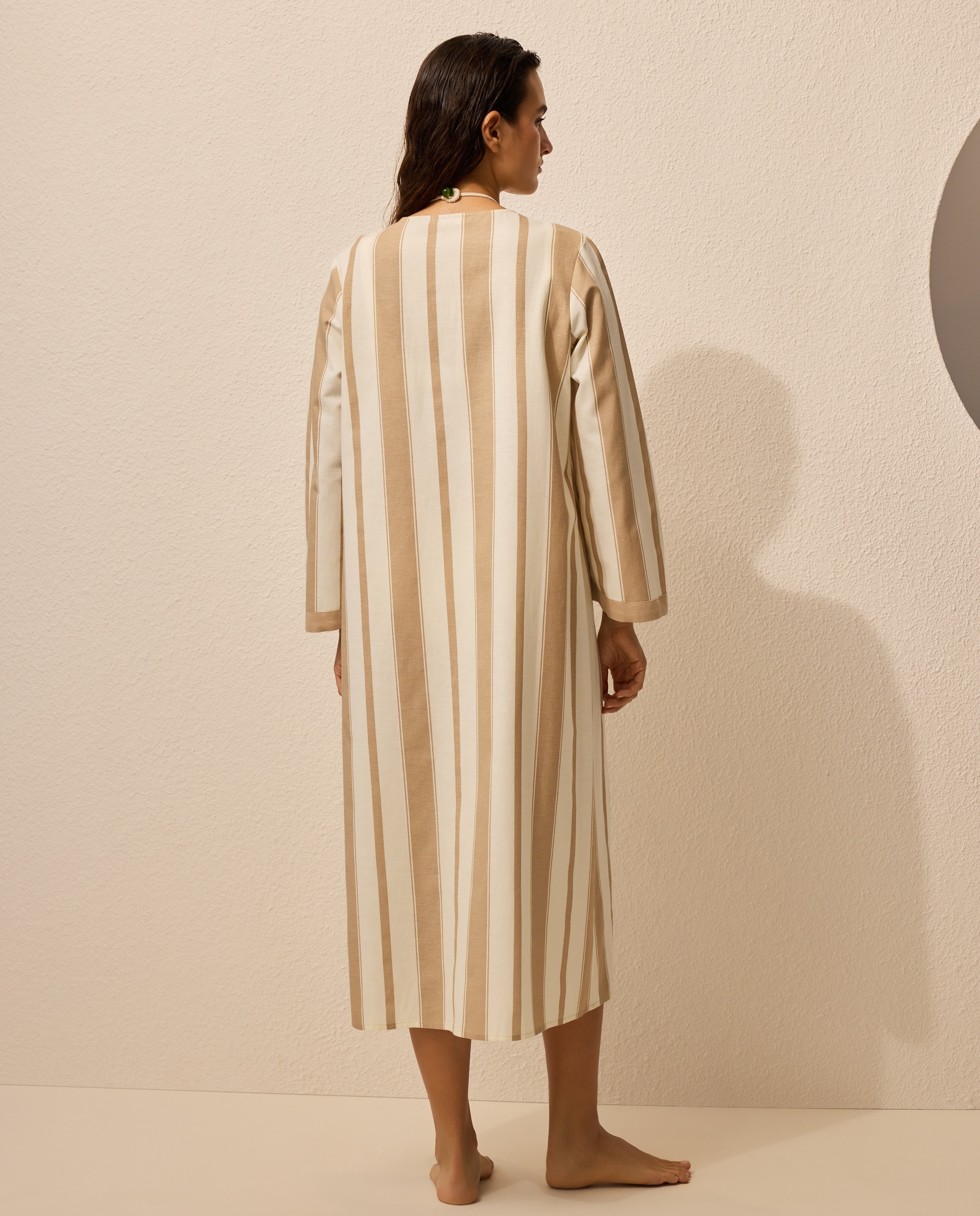 Kaftan com Detalhe na Gola Camel-3