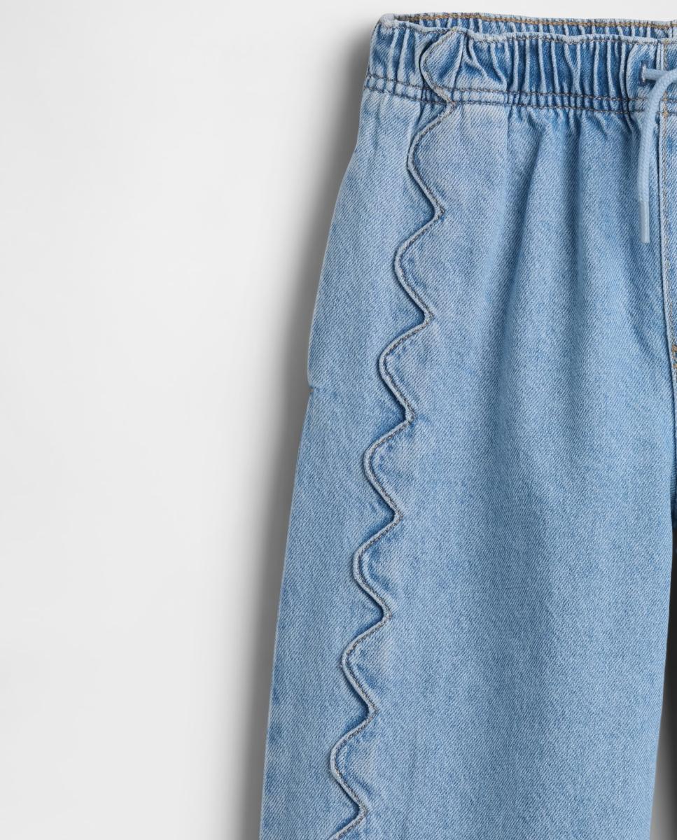 Jeans com Cintura Subida e Boca de Sino Gap Azul-claro-5