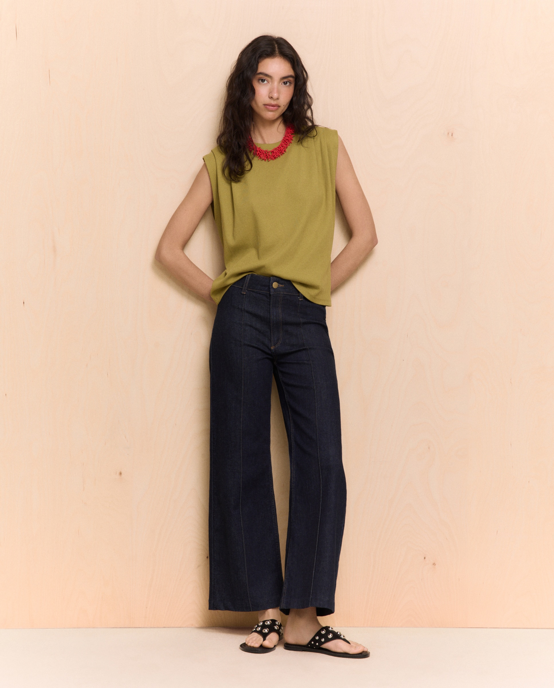 Easy Wear - Camiseta confort de mujer con pliegues en los hombros.