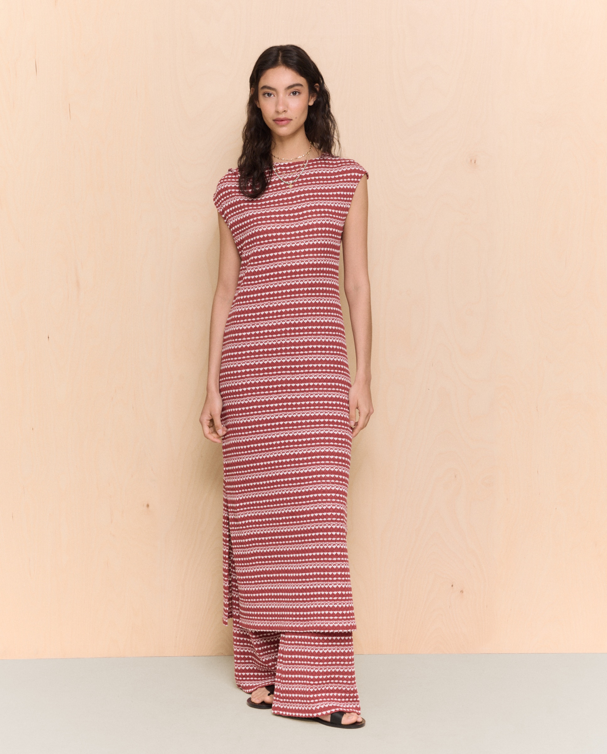 Imagem 0 de Vestido Midi de Malha Recortada às Riscas