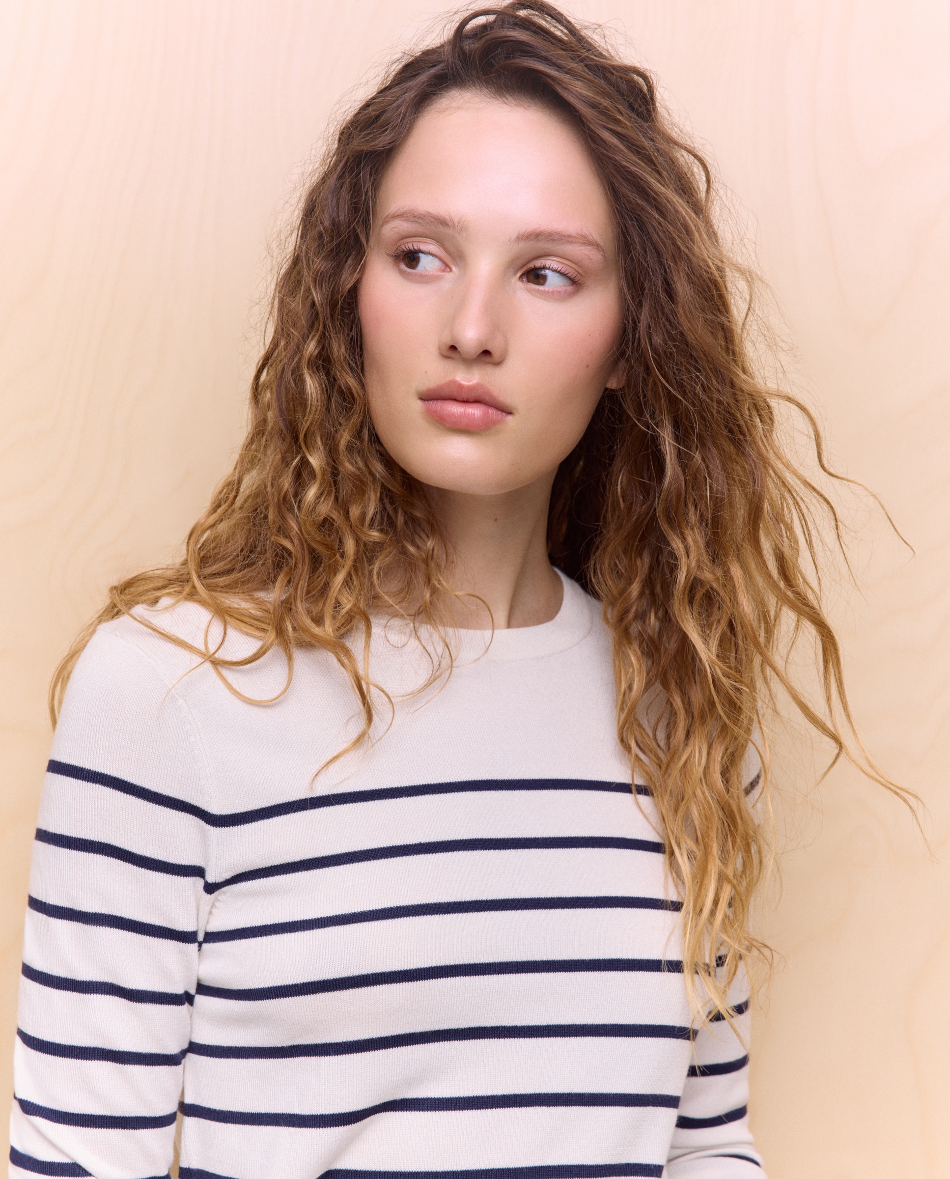 Imagem 0 de Camisola de Malha com Detalhe de Botão no Punho e Decote Redondo