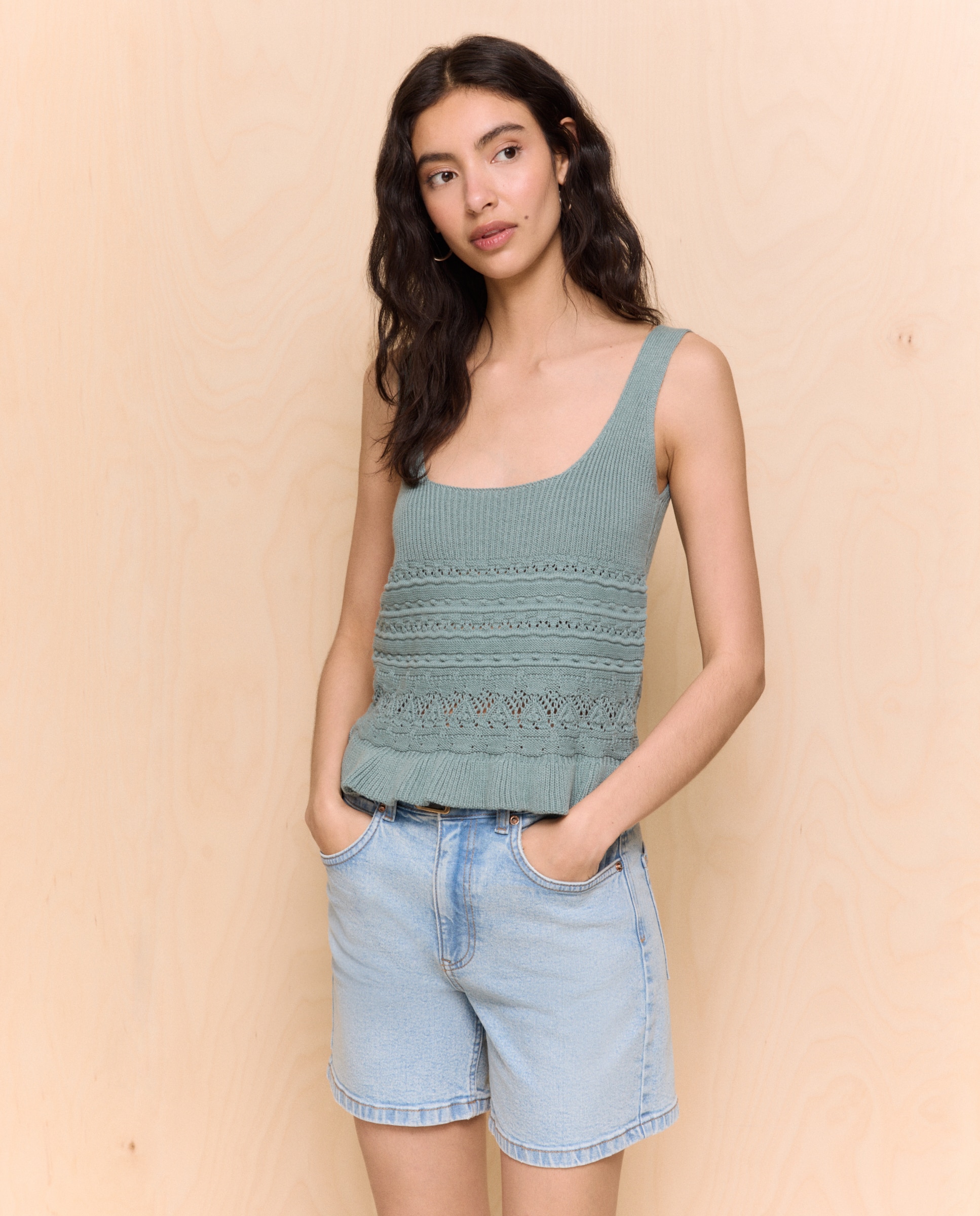 Imagem 0 de Top Tipo Crochet com Folho na Parte Inferior