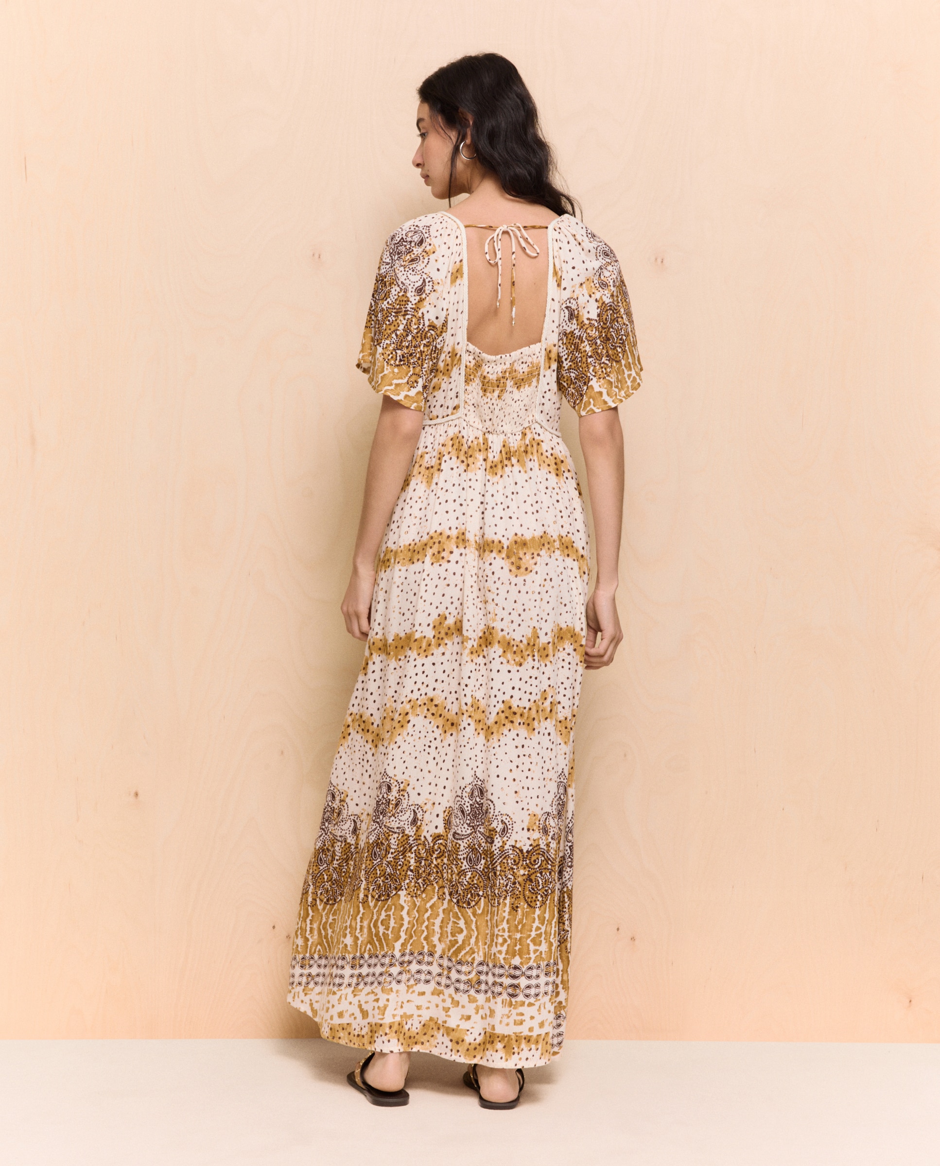 Vestido Comprido de Manga Curta com Detalhe Entrançado na Gola Camel-3