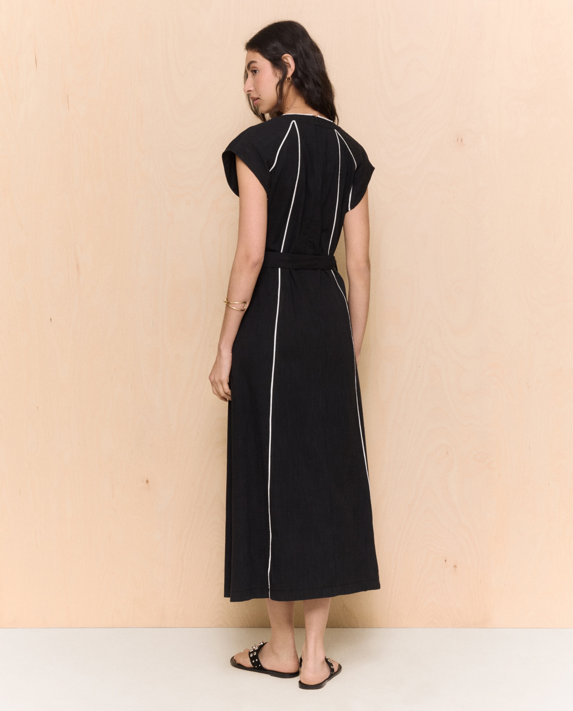 Vestido Midi com Vivos em Contraste no Cinto Preto-3