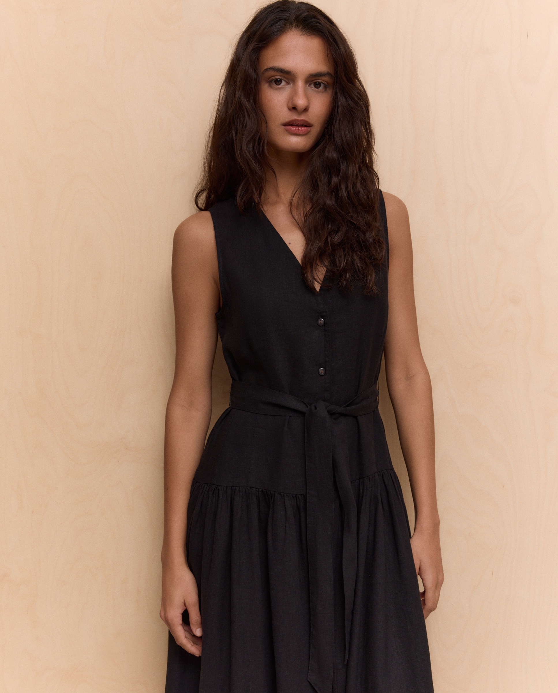 Vestido de Linho com Cintura Baixa Preto-2