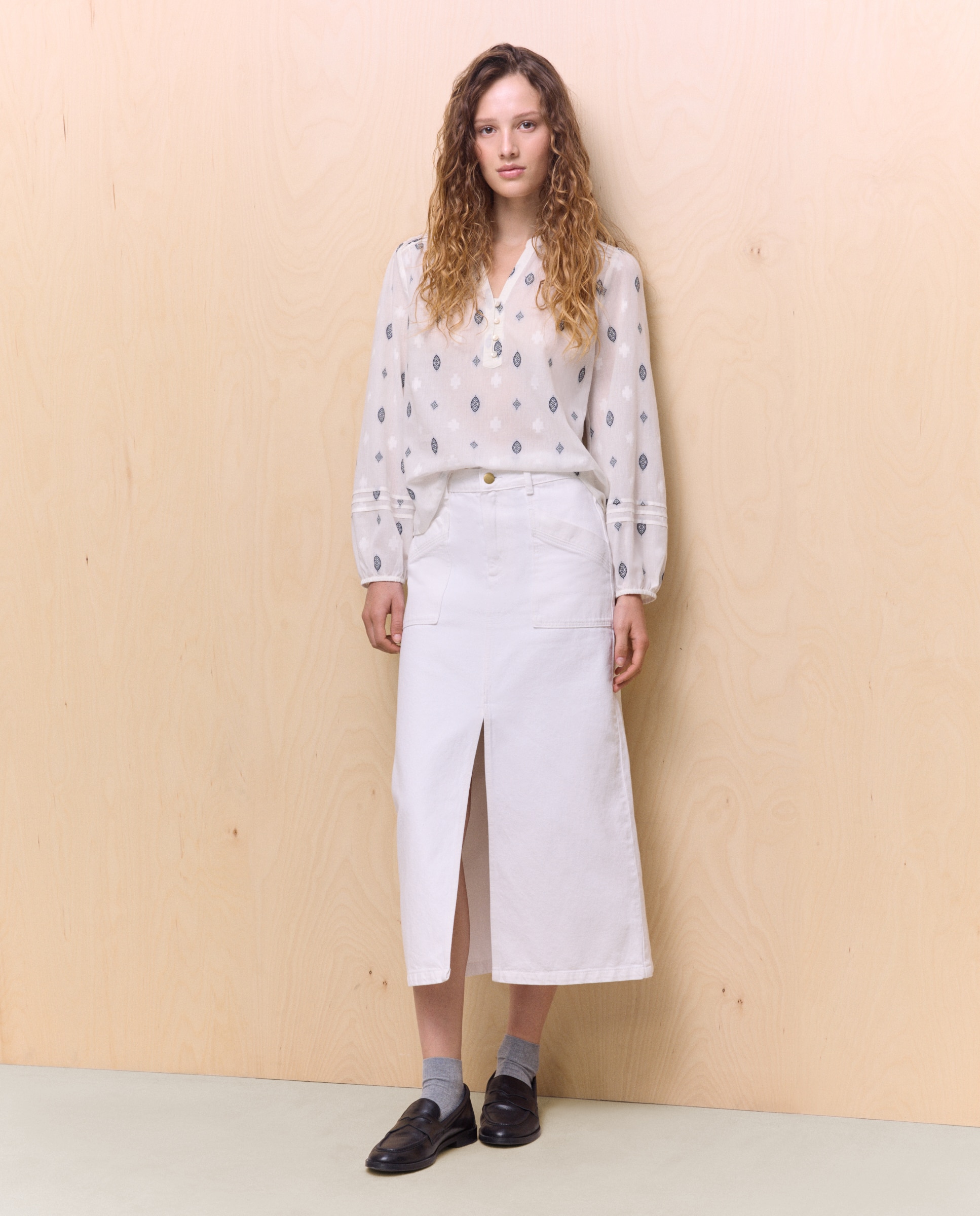 Imagen 2 de Camisa de mujer bordada - Easy Wear - Añil 120 Crudo