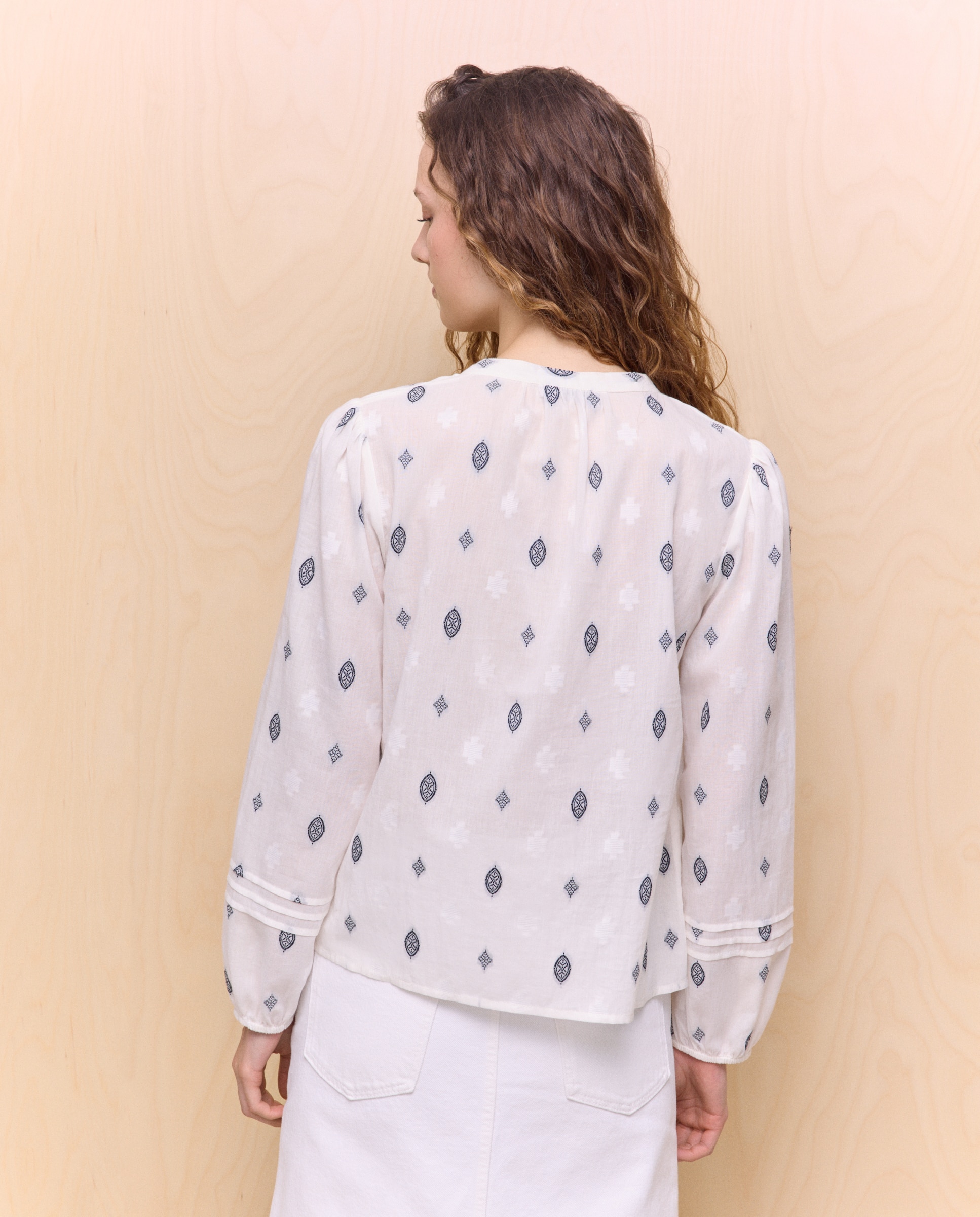 Imagen 3 de Camisa de mujer bordada - Easy Wear - Añil 120 Crudo
