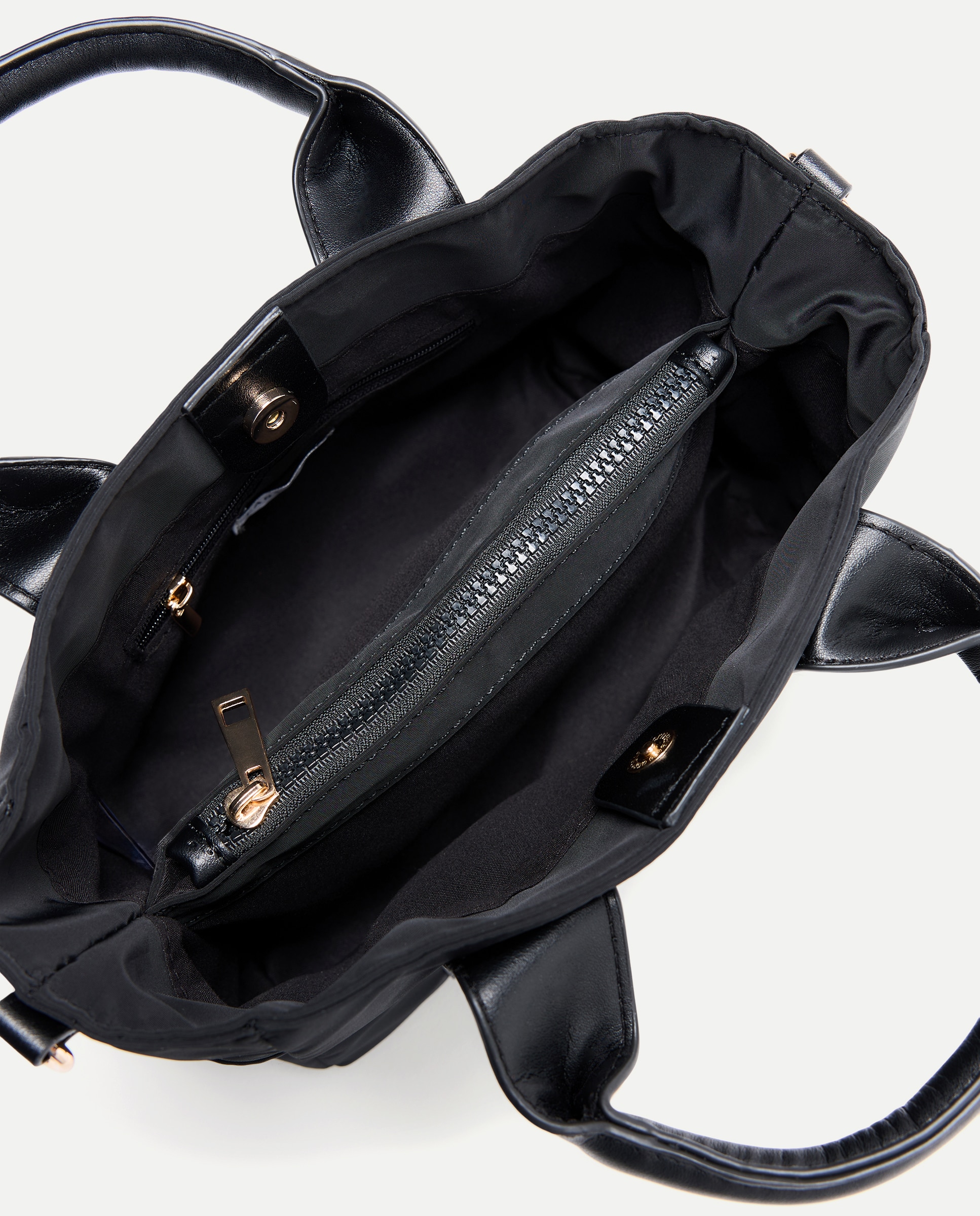Mala a Tiracolo de Nylon Lisa Preto-4