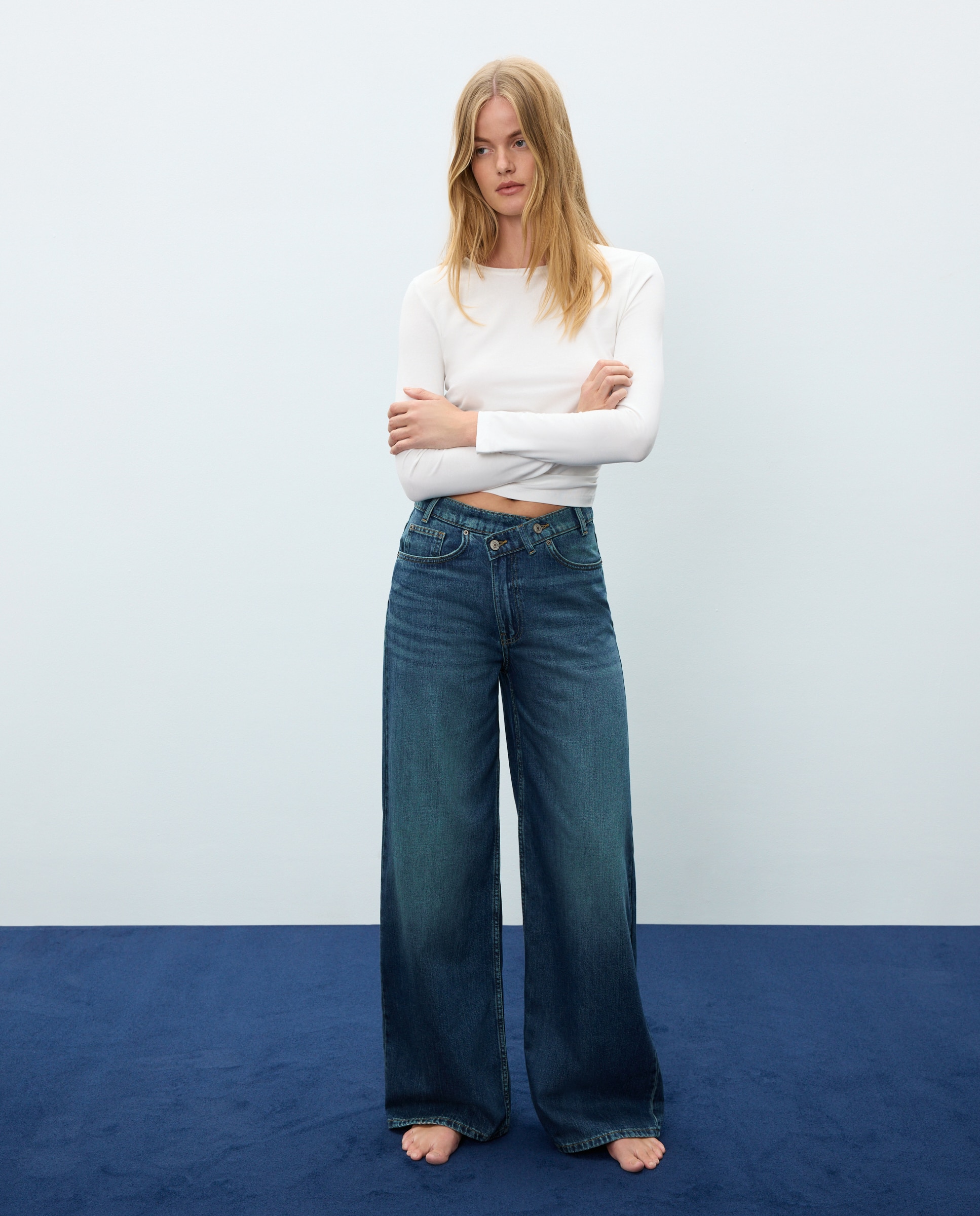 Imagem 0 de Jeans Wideleg com Cintura Cruzada