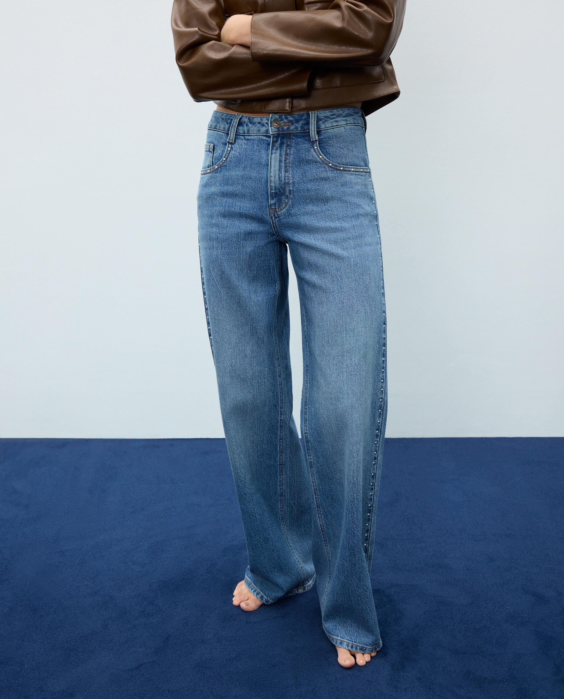 Pantalón denim de mujer wideleg con tachas - Easy Wear - Azul pálido Azul pálido-2