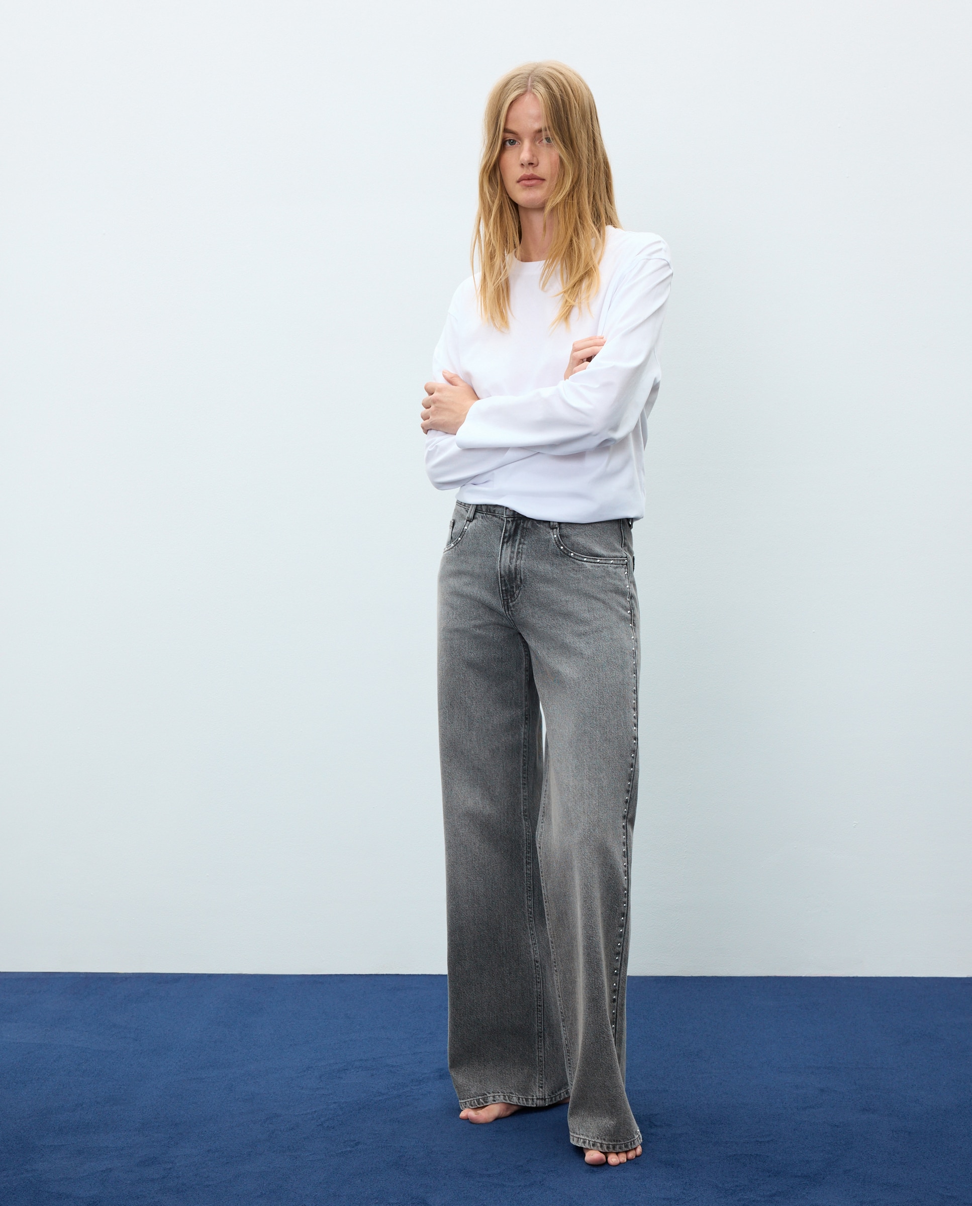 Jeans Wideleg com Tachas Cinzento-1