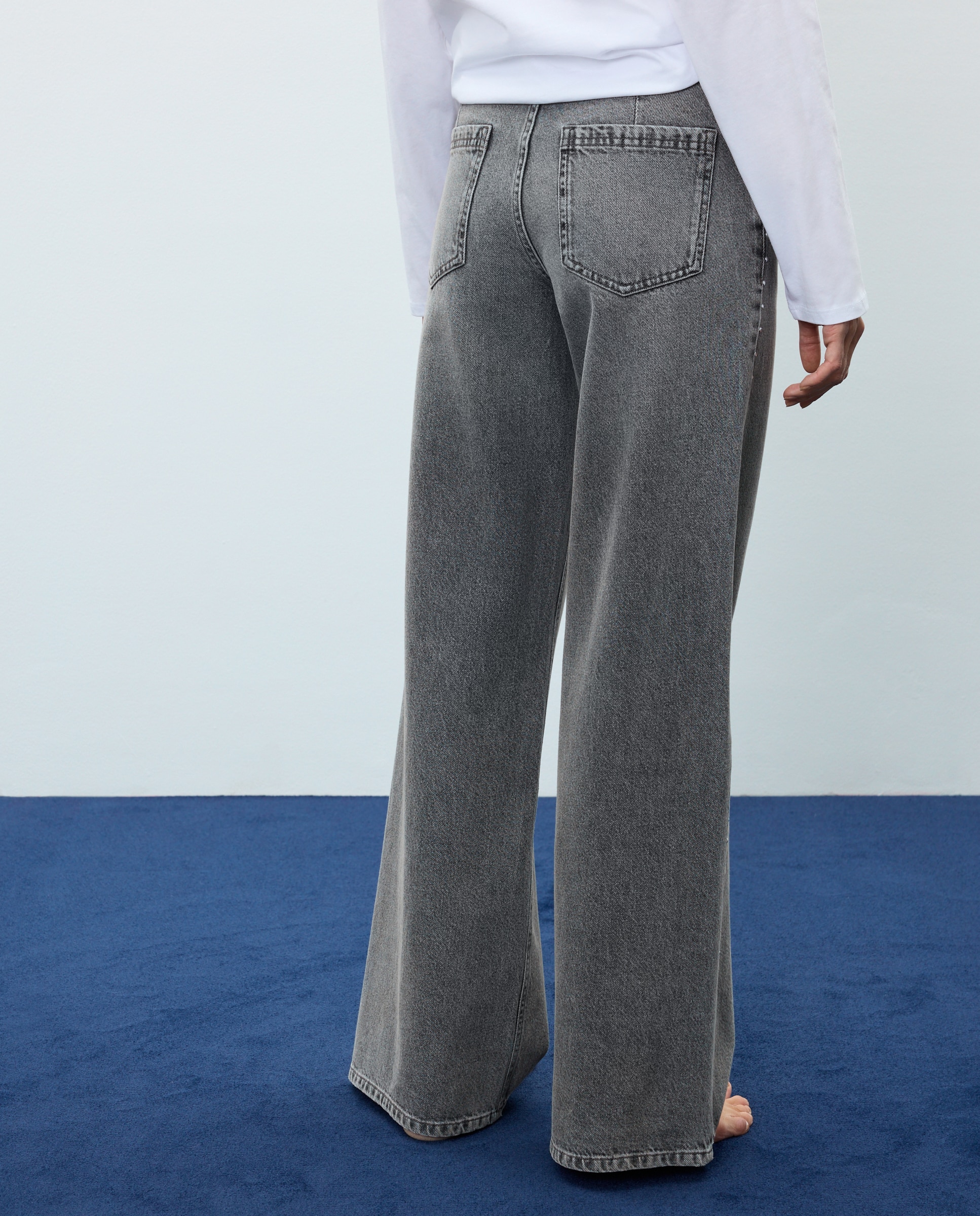 Jeans Wideleg com Tachas Cinzento-3