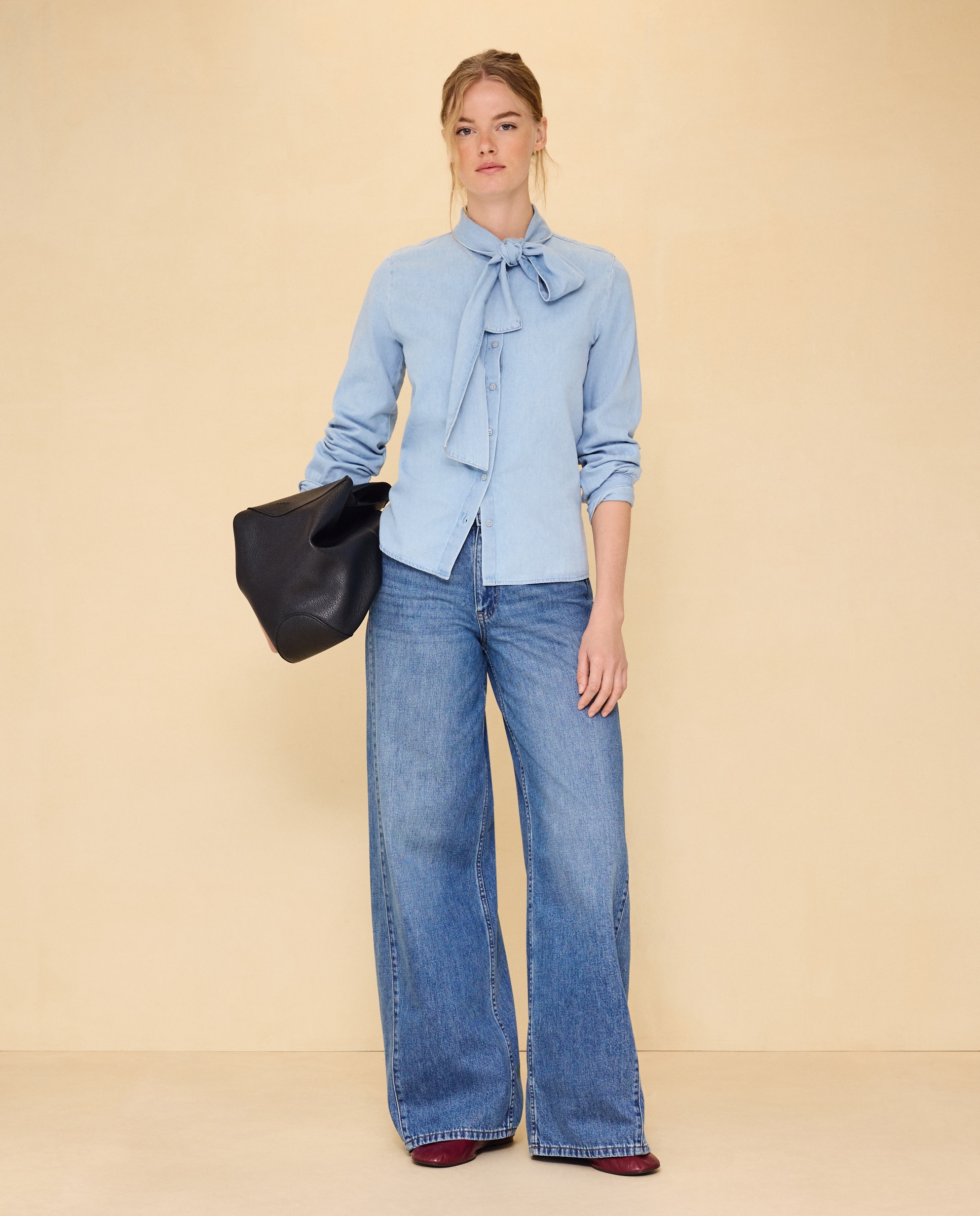 Imagen 2 de Blusa vaquera de mujer con lazada al cuello - Easy Wear - Azul pálido Cerúleo