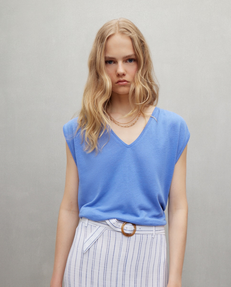 T-shirt com Decote em Bico e Franzidos com Linho Ceruelo-1