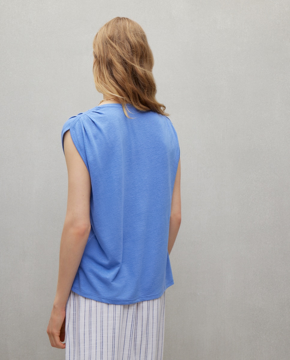 T-shirt com Decote em Bico e Franzidos com Linho Ceruelo-3