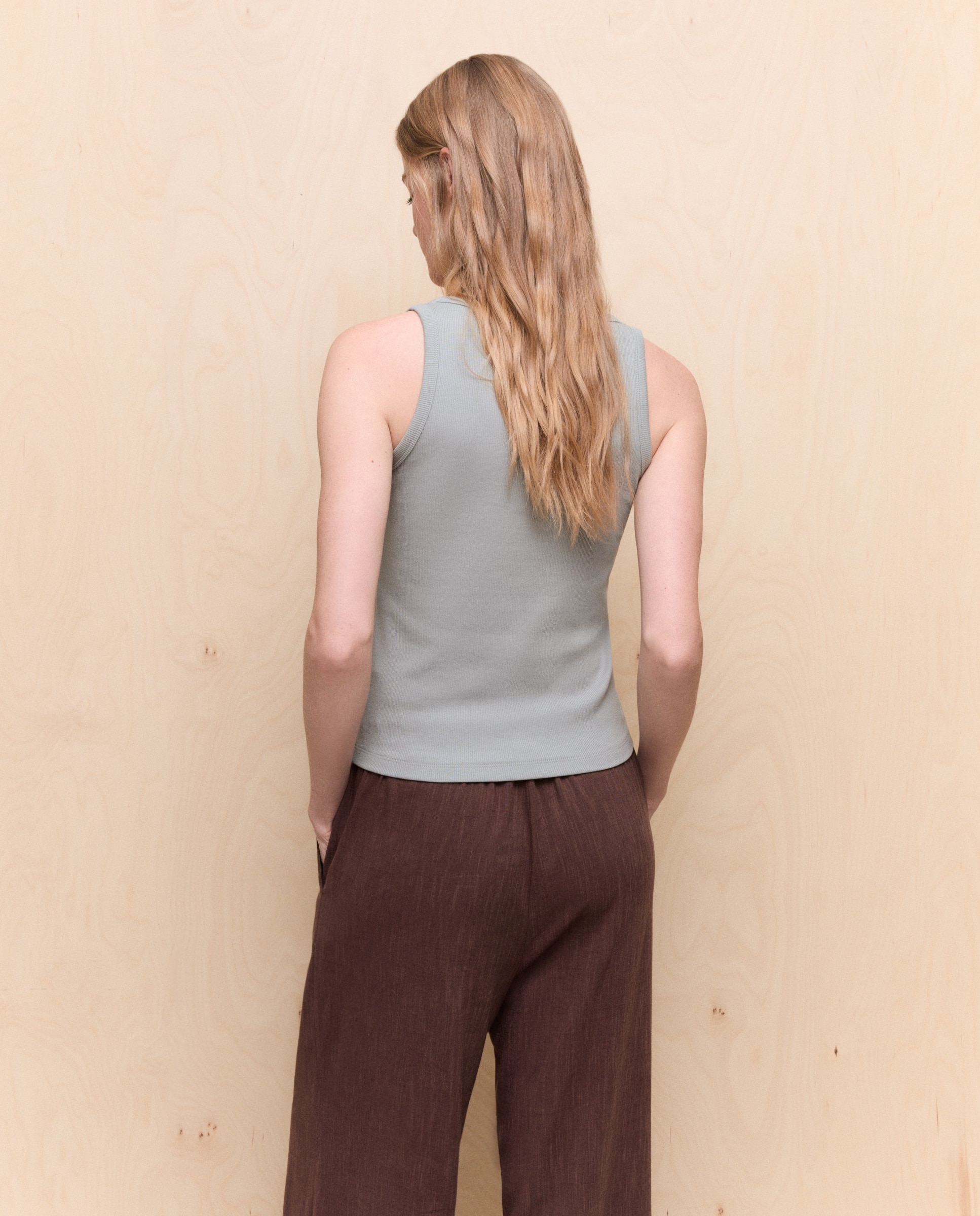 Camiseta tirantes pico de mujer - Easy Wear - Verde Salvia Verde Salvia-2