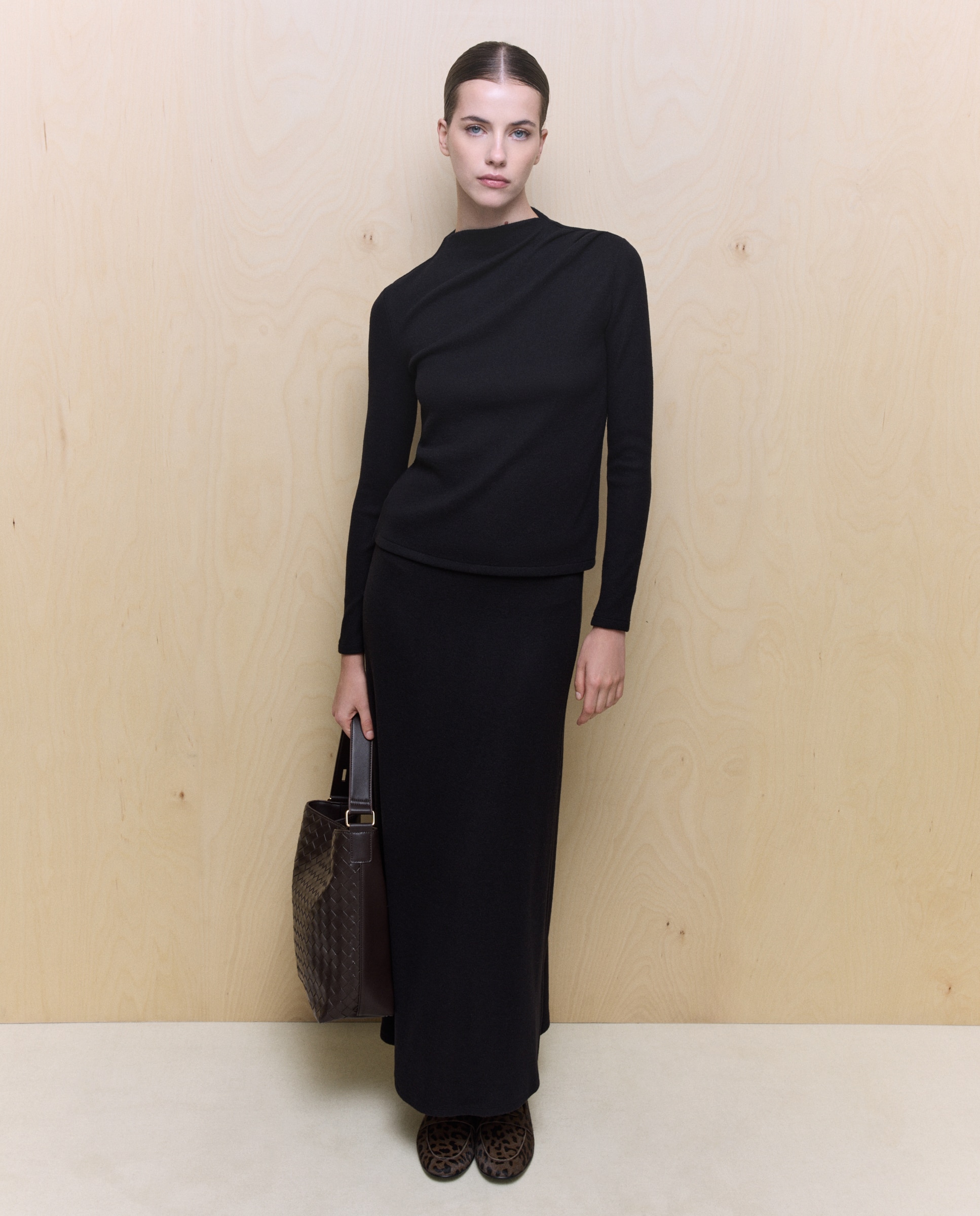 Saia Midi Cut Preto-1