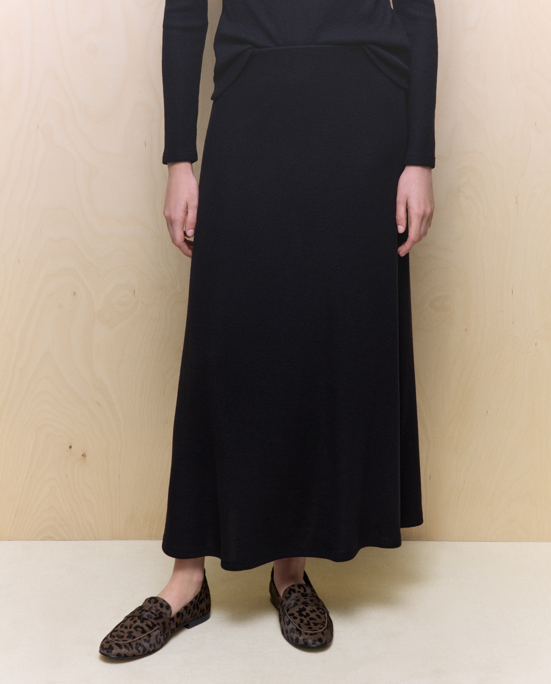 Saia Midi Cut Preto-2