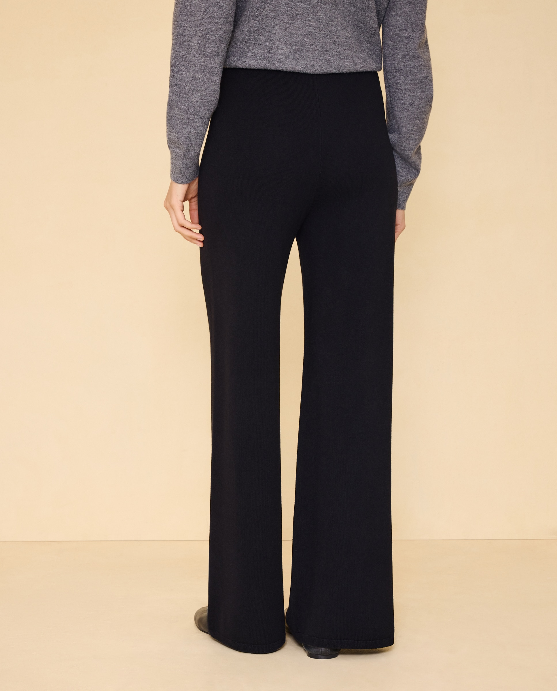 Pantalón de mujer de punto pata ancha. - Easy Wear - Negro Negro-3
