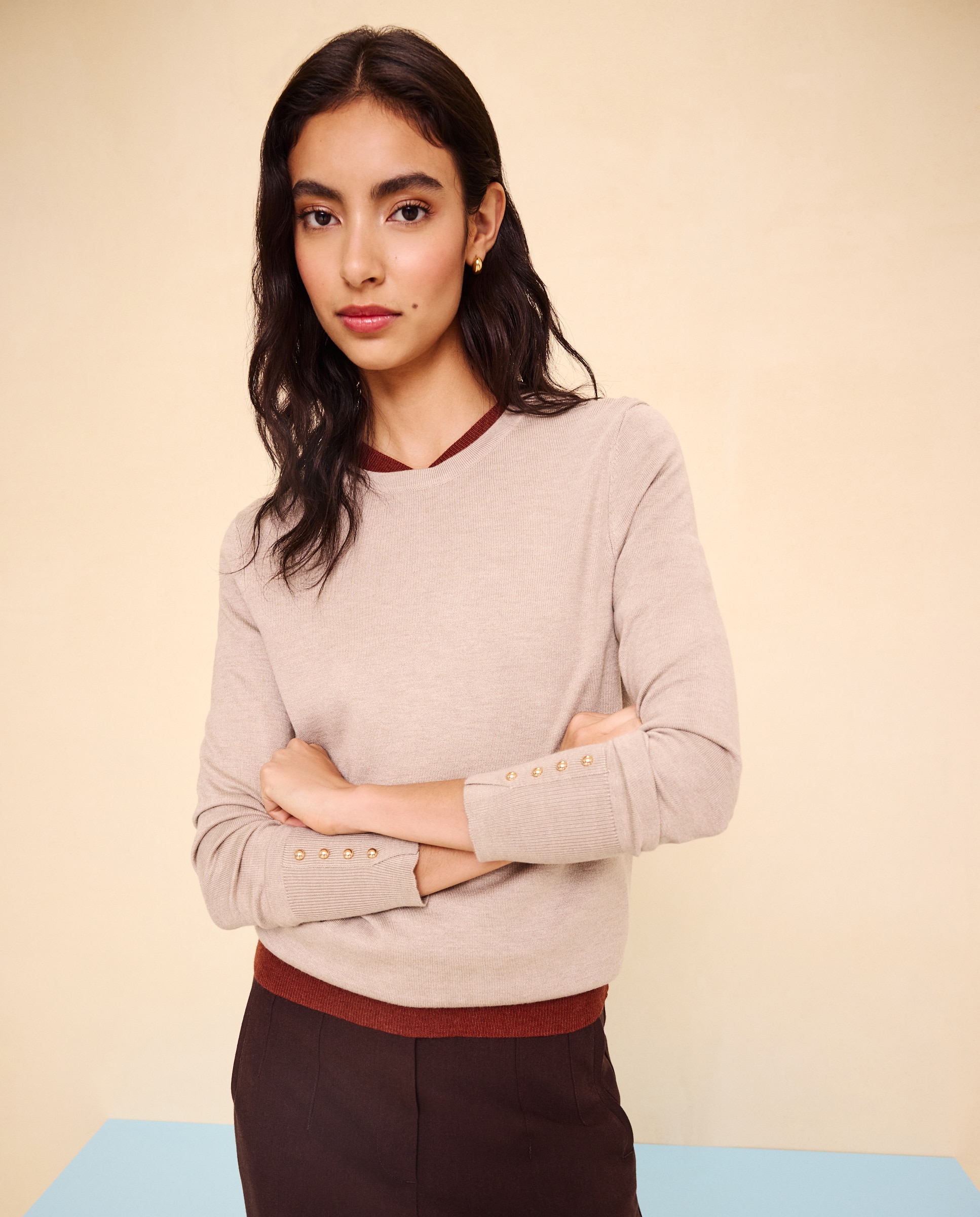 Jersey cuello redondo con detalle de botones en puño de mujer - Easy Wear - 850 Piedra 850 Piedra-1