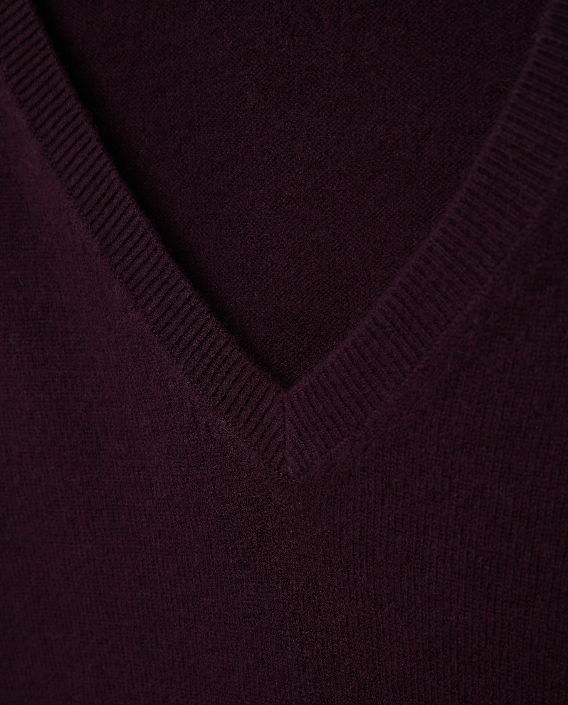 Camisola de Malha com Decote em Bico em Lã com Caxemira. Ameixa-5