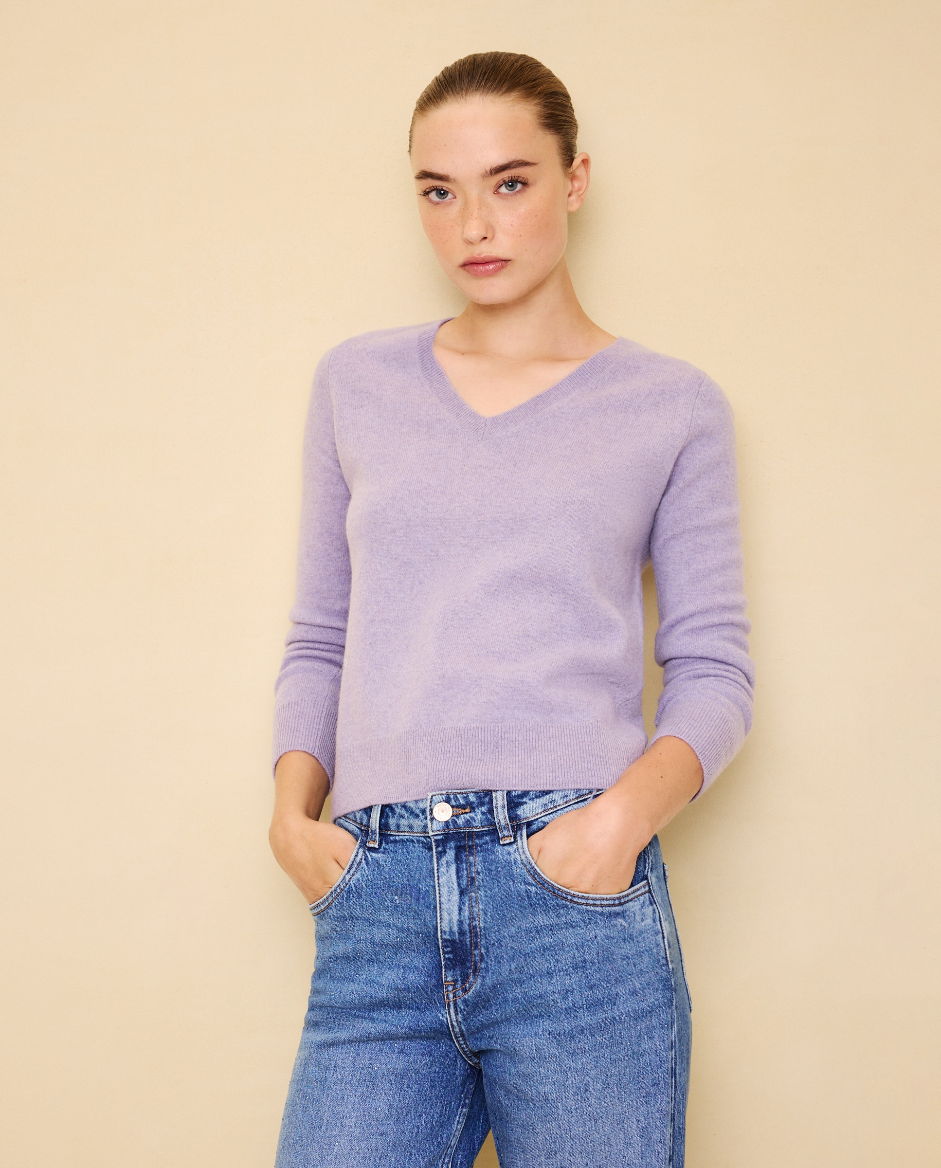 Imagen 0 de Jersey cuello pico en lana con cashmere de mujer. 284 Lila