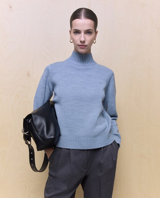 Imagem 0 de Camisola de Malha Lisa com Gola Alta