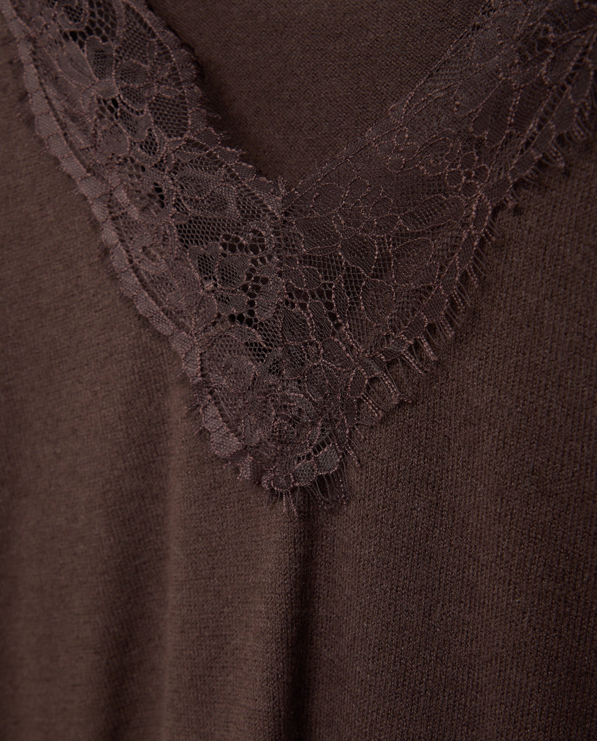 Camisola de Malha com Decote em Bico com Renda Castanho-4