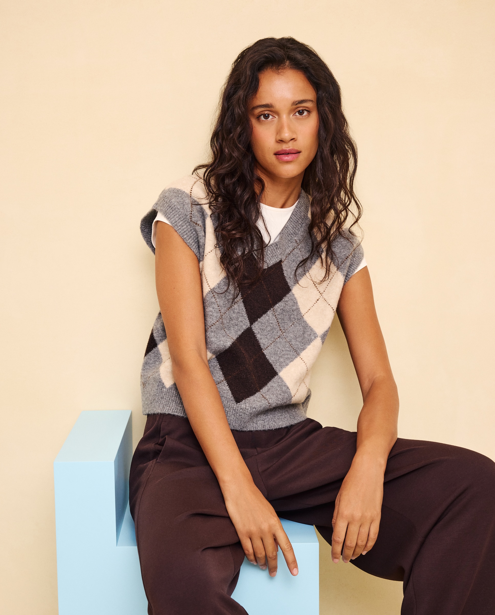 Chaleco de mujer de tricot cuello pico con rombos de mujer - Easy Wear - Marrón Marrón-1