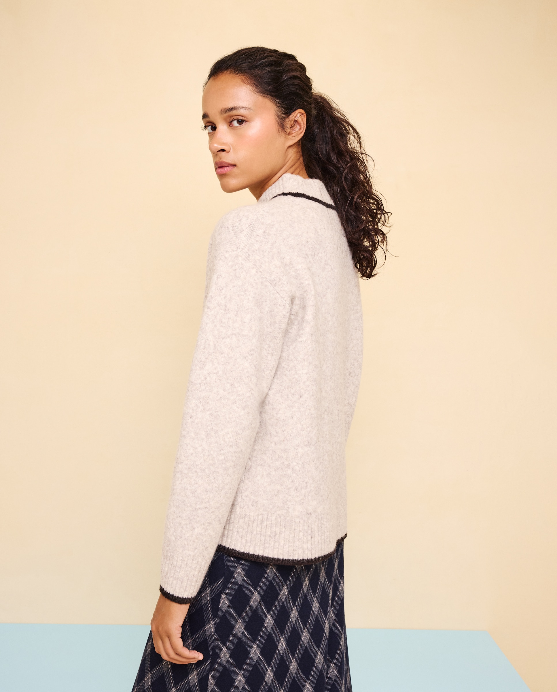 Jersey soft con cuello redondo y detalles en contraste de mujer - Easy Wear - 120 Crudo 120 Crudo-3