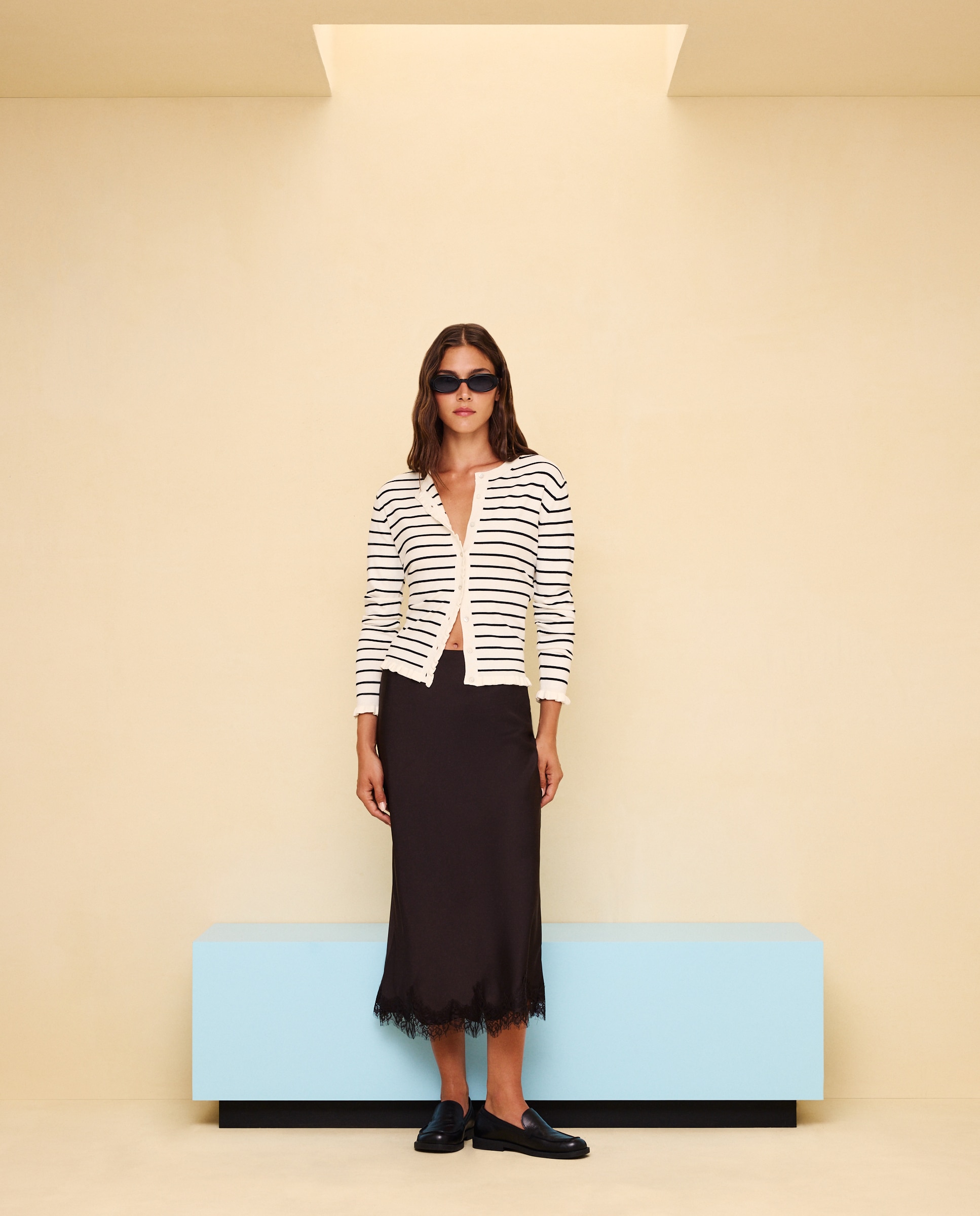 Chaqueta de punto de mujer con tapeta volantes - Easy Wear - Blanco Blanco-1