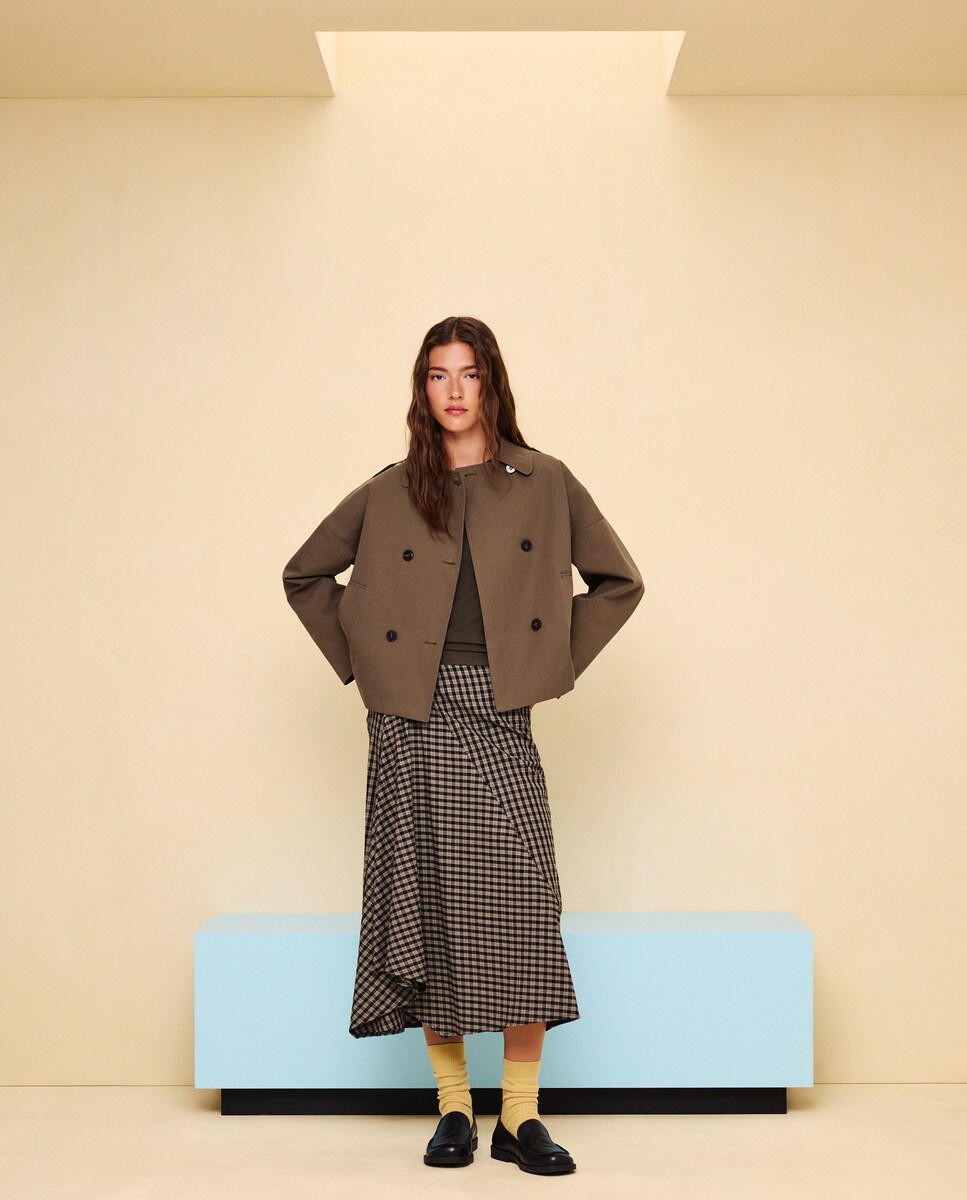 Imagen 0 de Gabardina de mujer corta cruzada 530 Verde oscuro