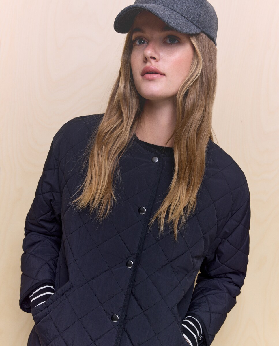 Casaco Acolchoado Até à Anca com Cachecol Preto-2