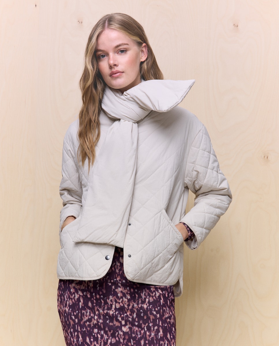 Casaco Acolchoado Até à Anca com Cachecol Areia-2