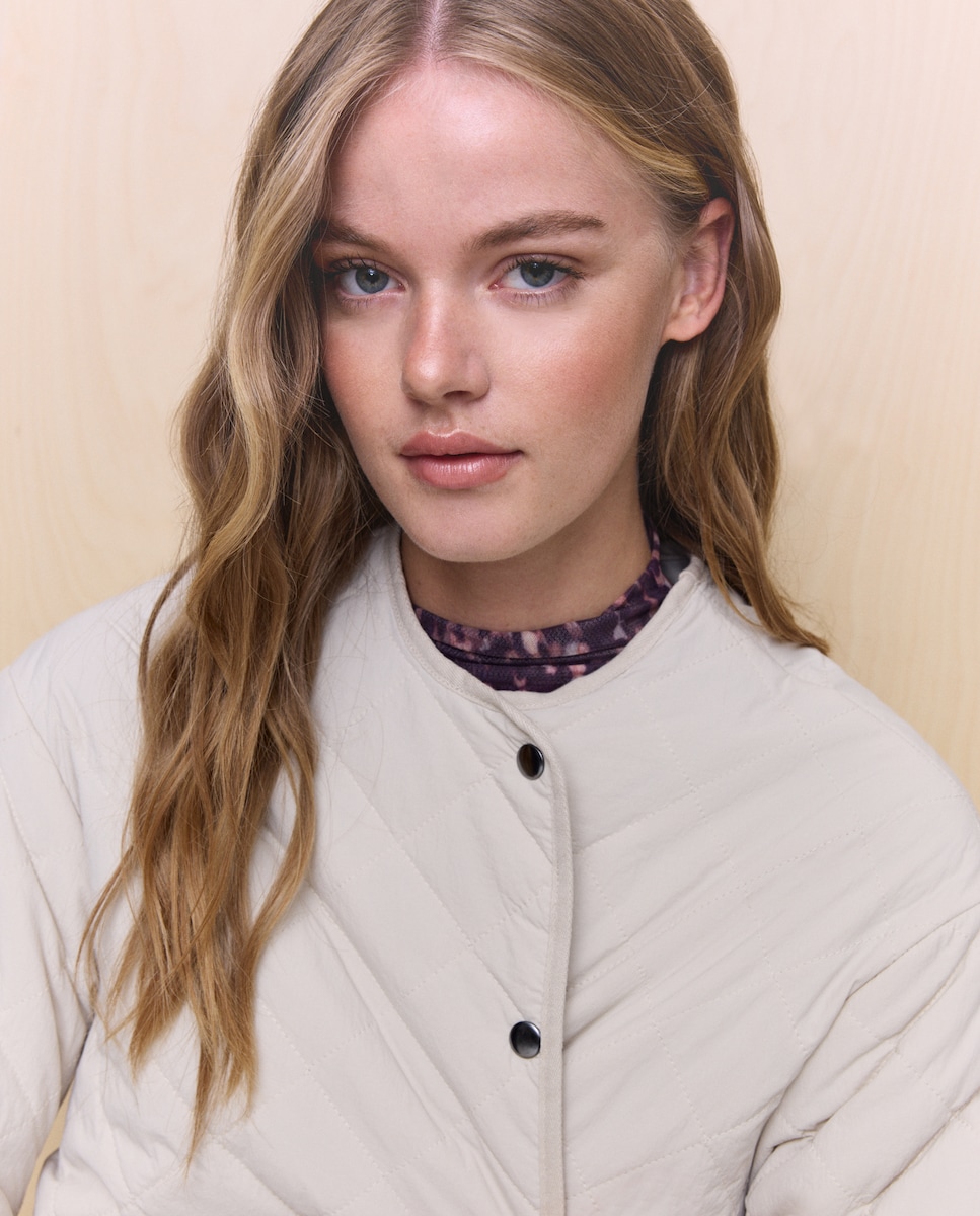 Casaco Acolchoado Até à Anca com Cachecol Areia-3