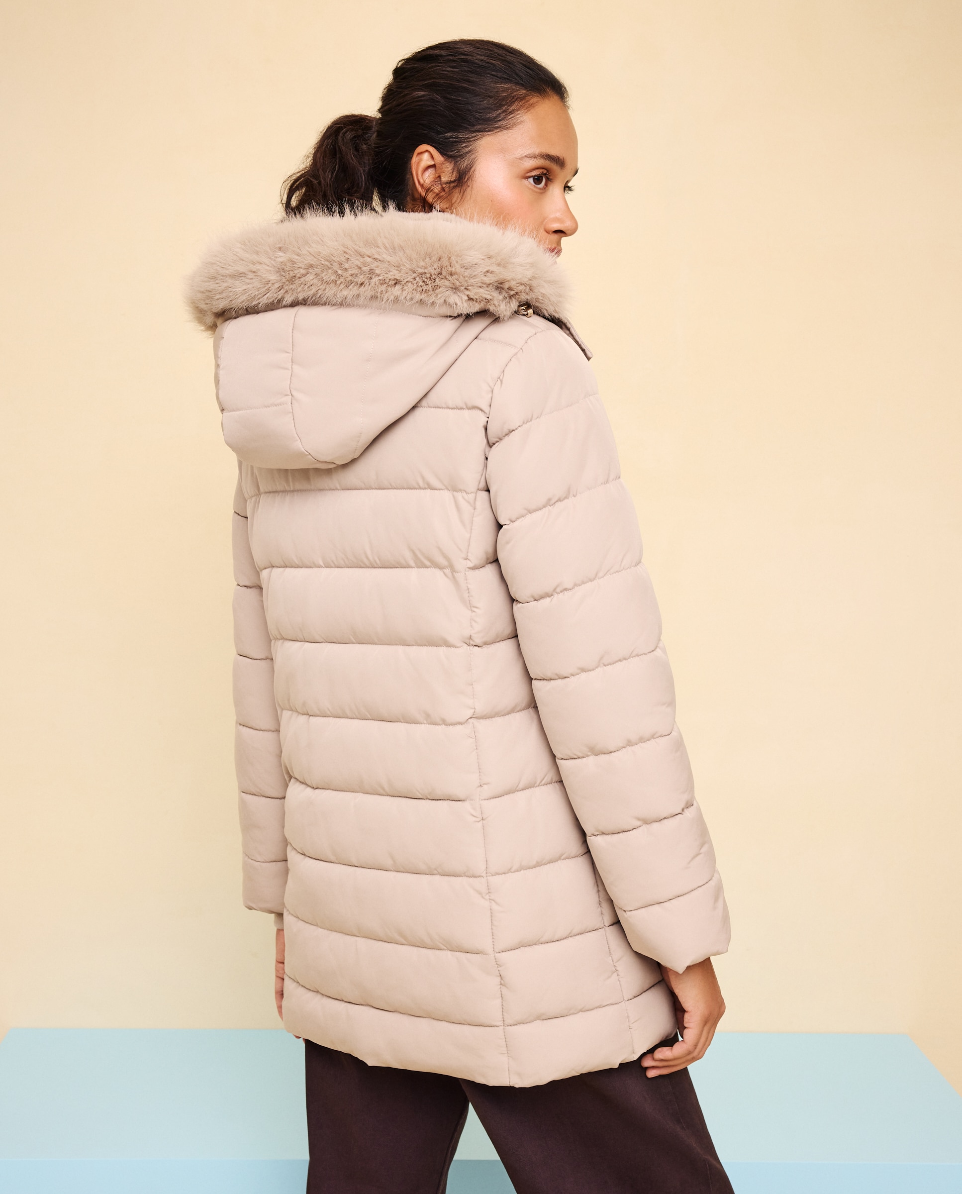Imagen 3 de Abrigo acolchado midi capucha pelo - Easy Wear - Visón claro Visón claro