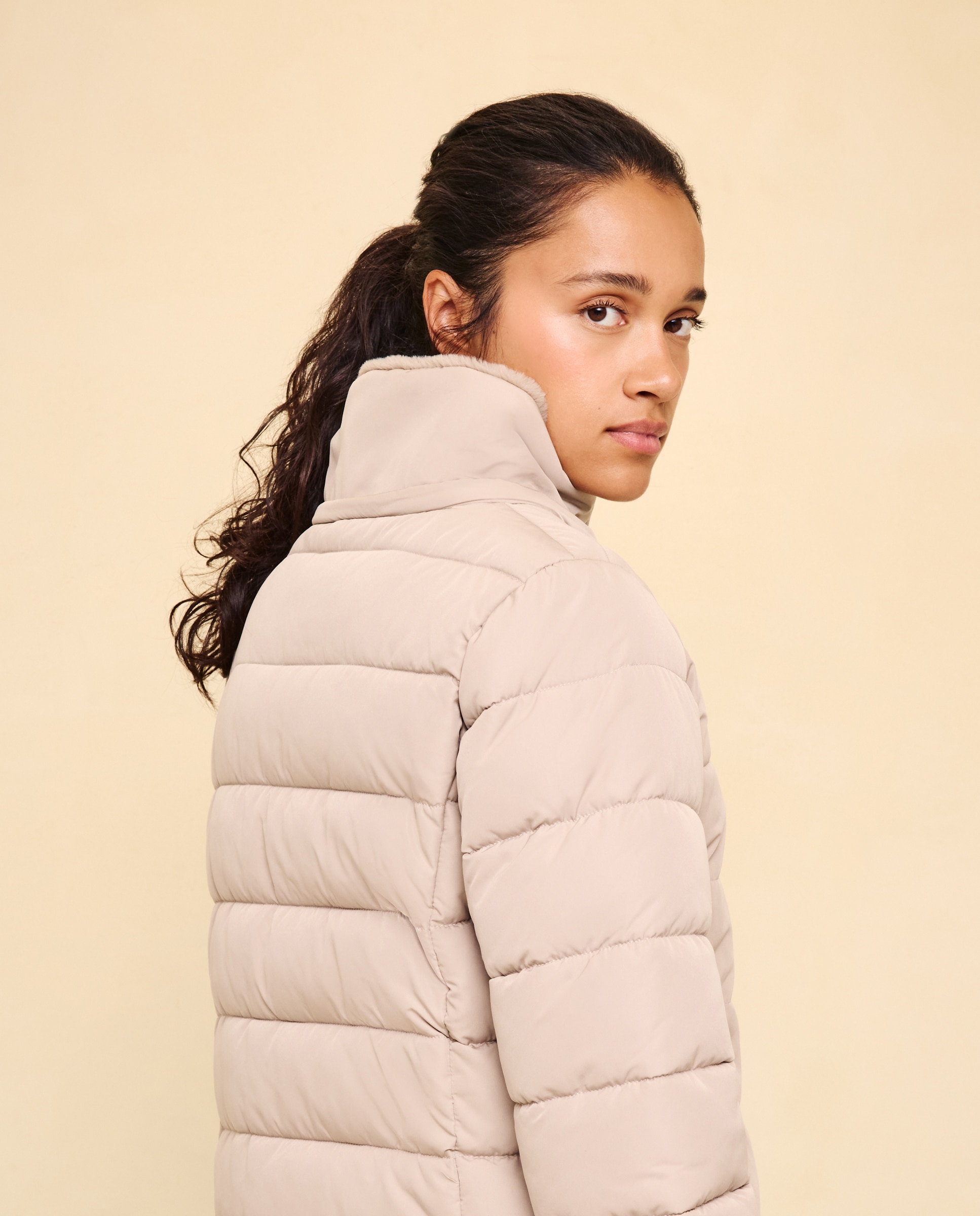 Imagen 4 de Abrigo acolchado midi capucha pelo - Easy Wear - Visón claro Visón claro
