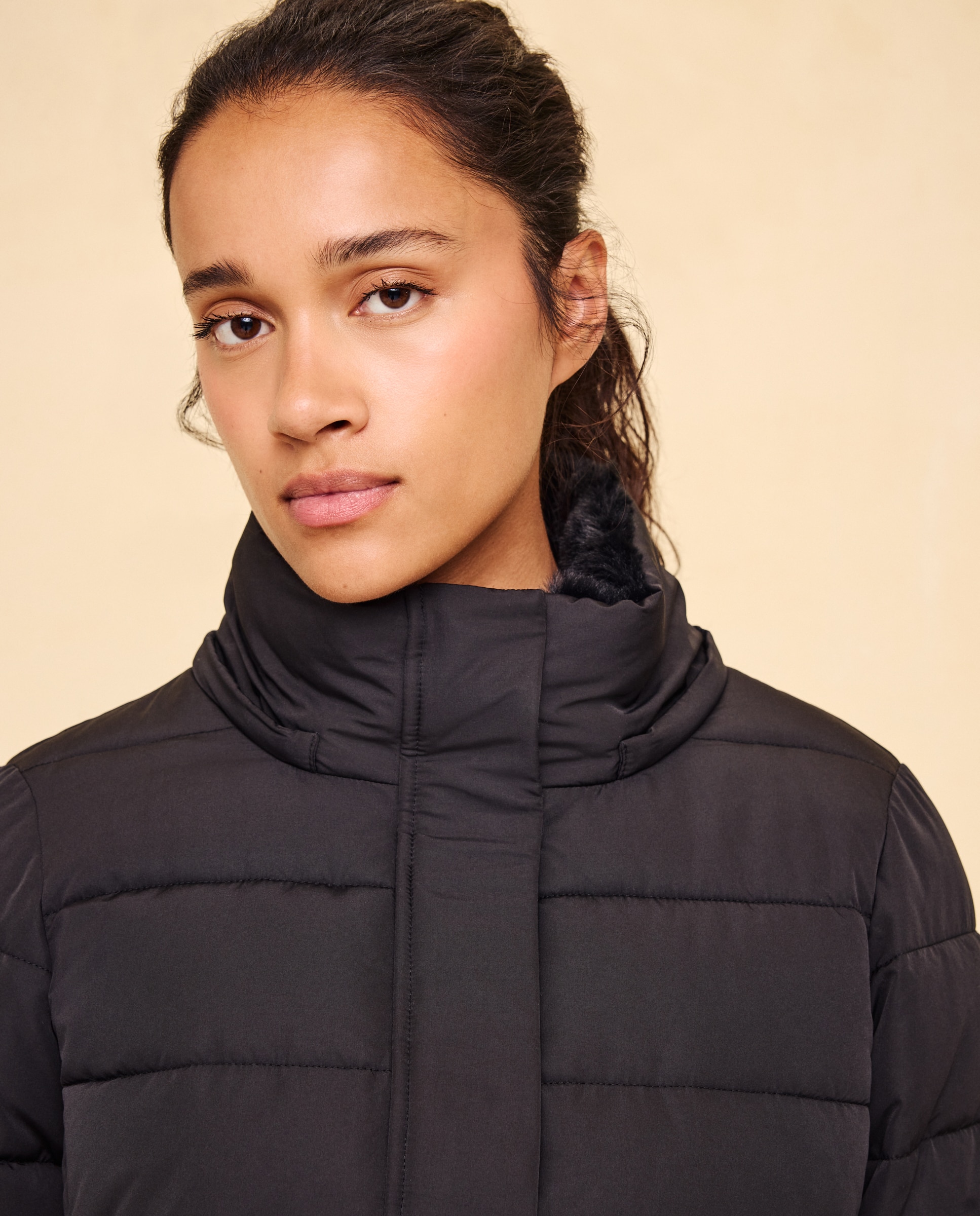 Imagen 1 de Abrigo acolchado capucha pelo - Easy Wear - Negro Negro