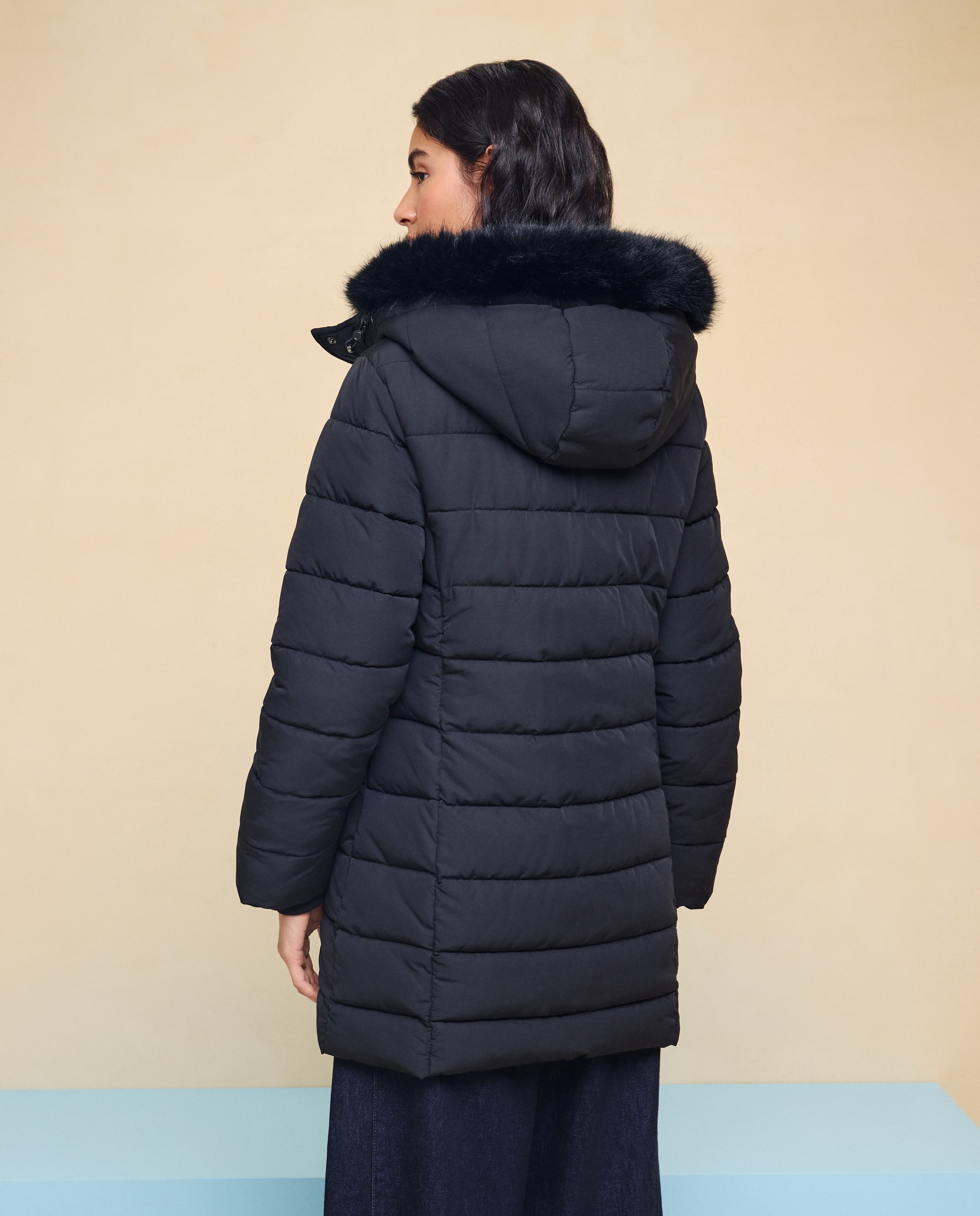 Imagen 4 de Abrigo acolchado midi capucha pelo - Easy Wear - Negro Negro
