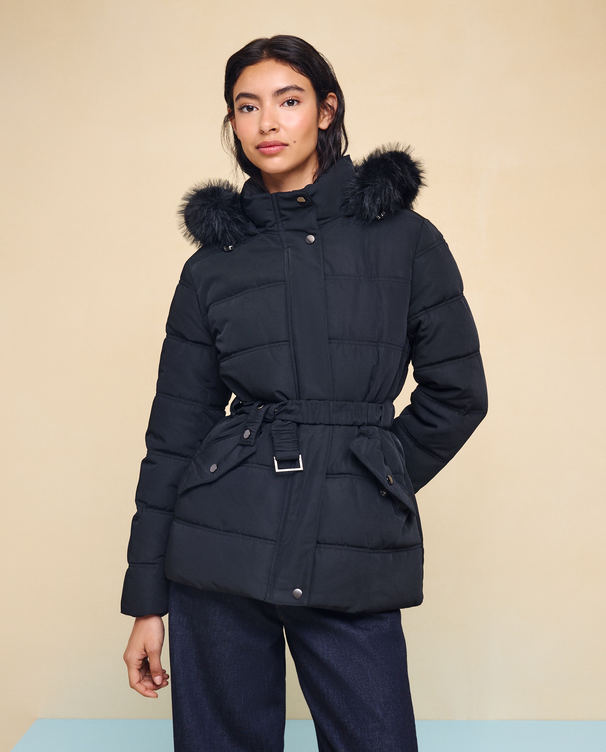 Imagen 1 de Acolchado de mujer corto con cinturon - Easy Wear - Negro Negro