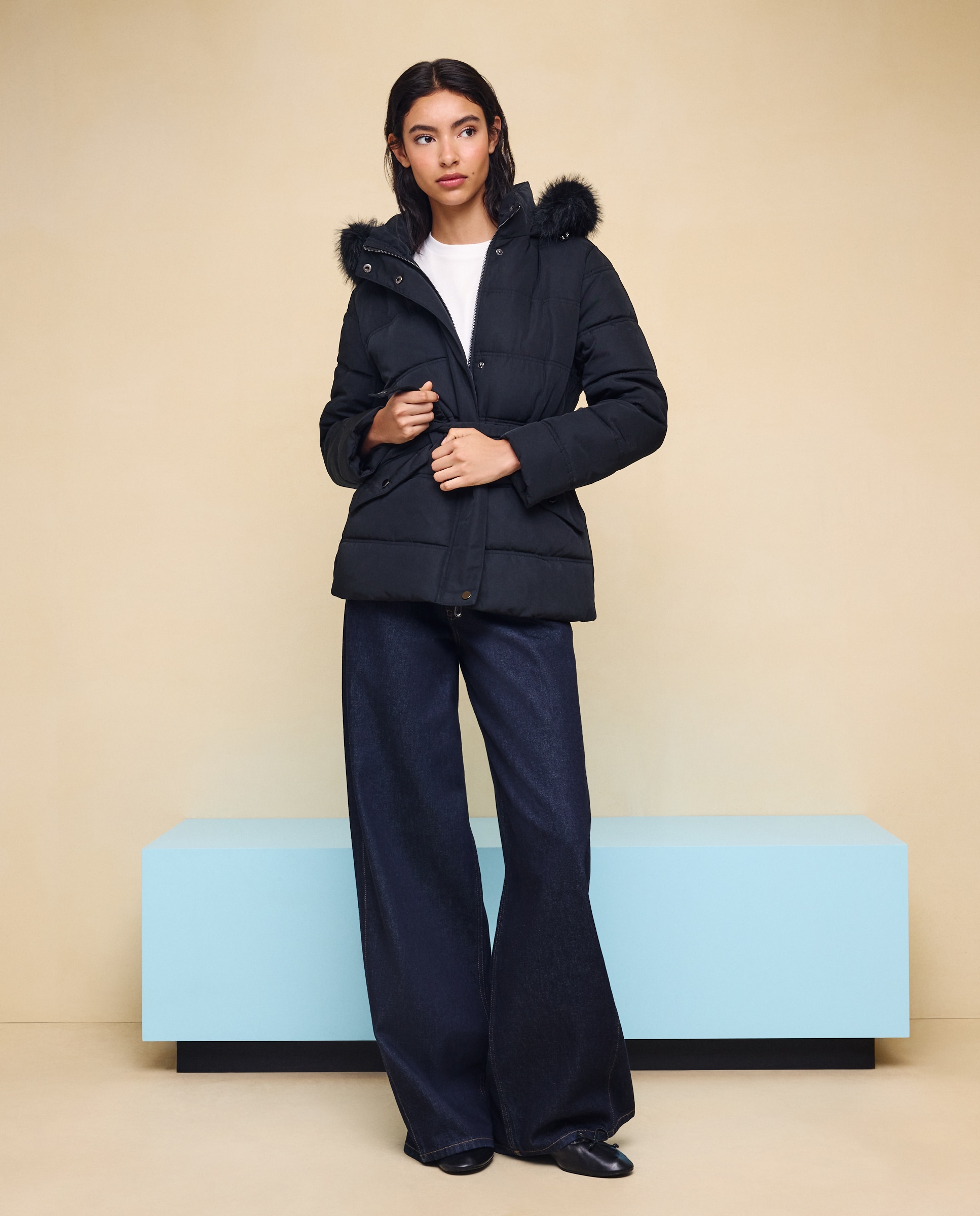 Imagen 2 de Acolchado de mujer corto con cinturon - Easy Wear - Negro Negro