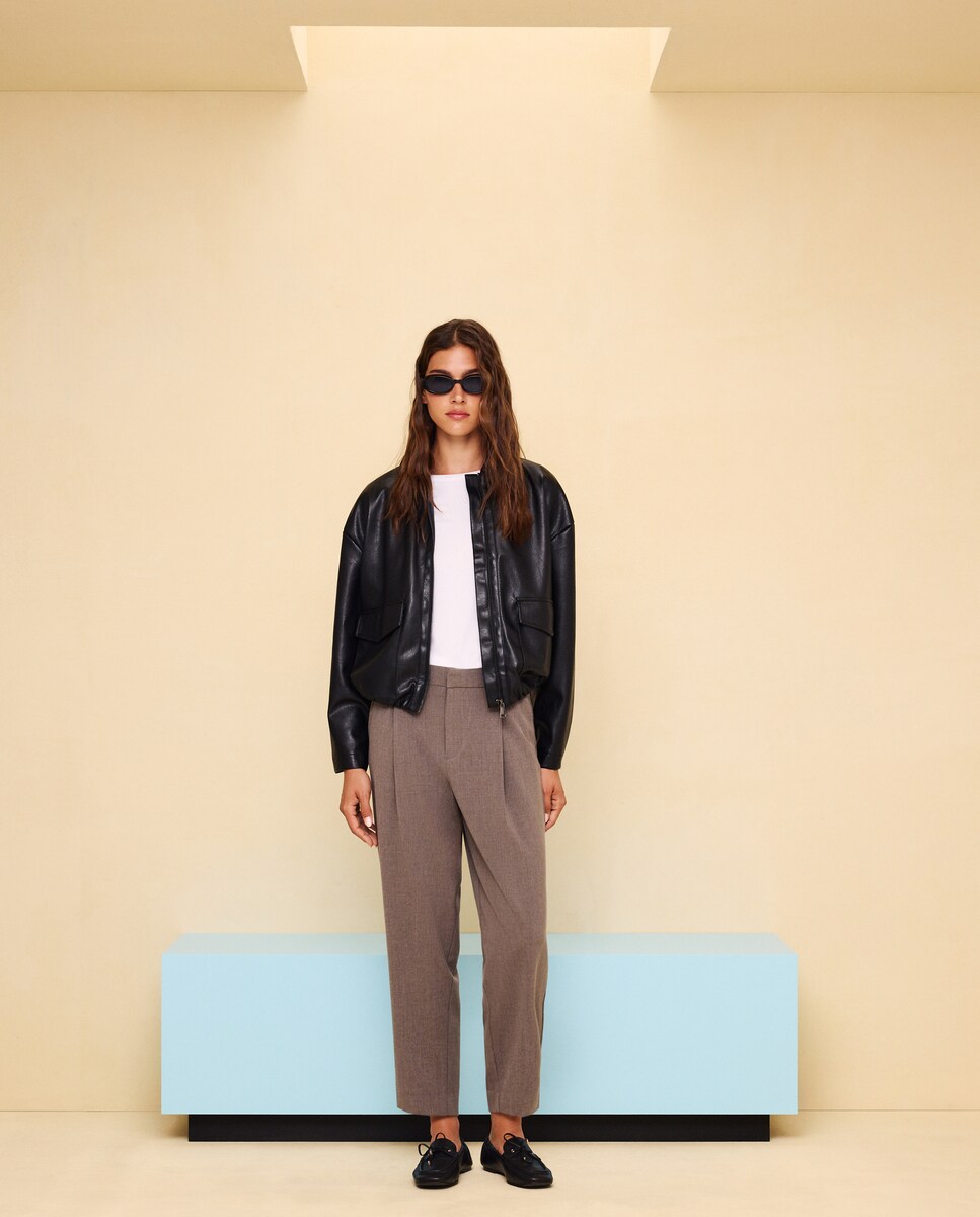 Imagen 0 de Pantalón de mujer pinzas cinturón Negro